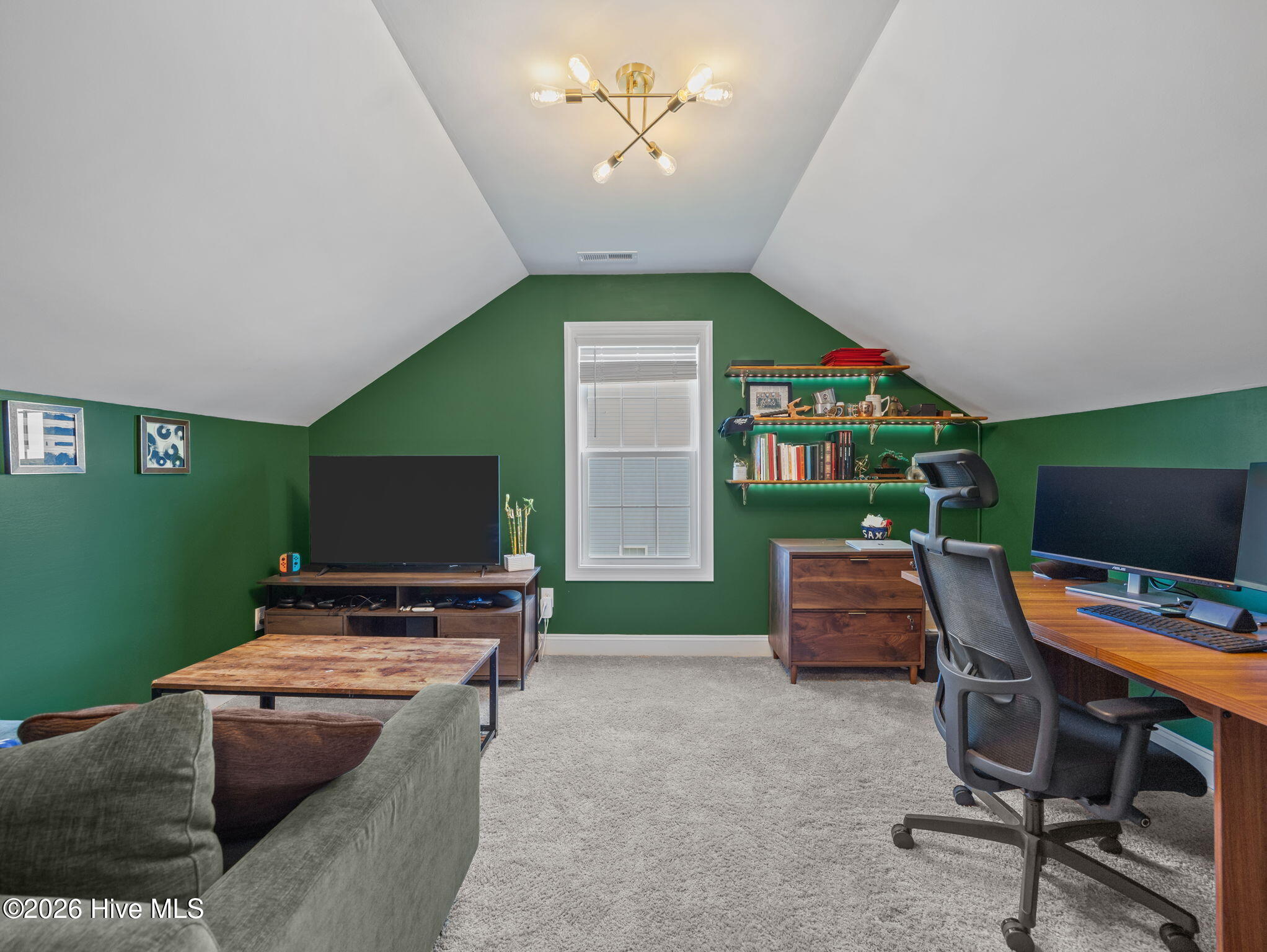 100564865 | Photo 35