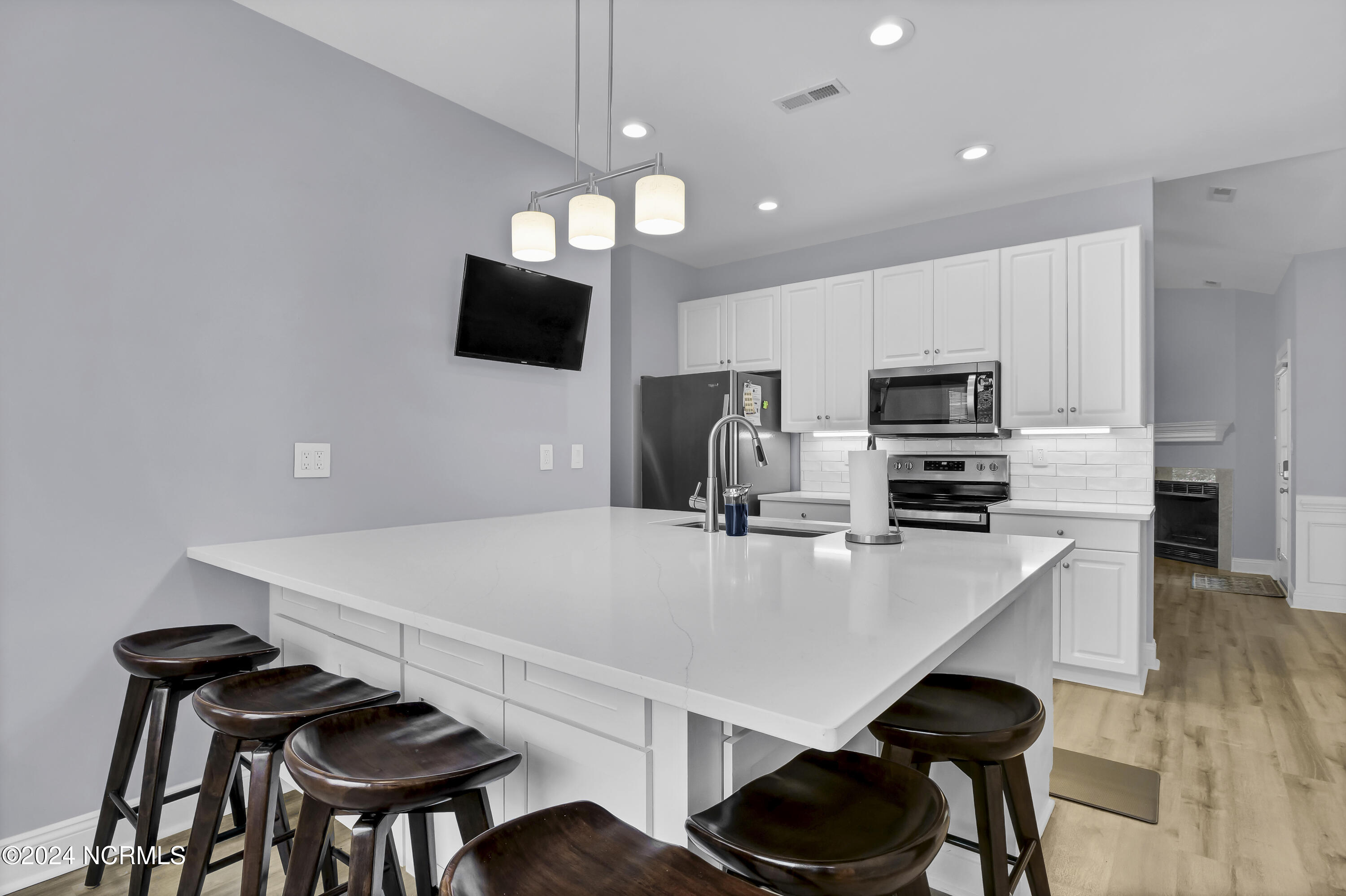 100567589 | Photo 11