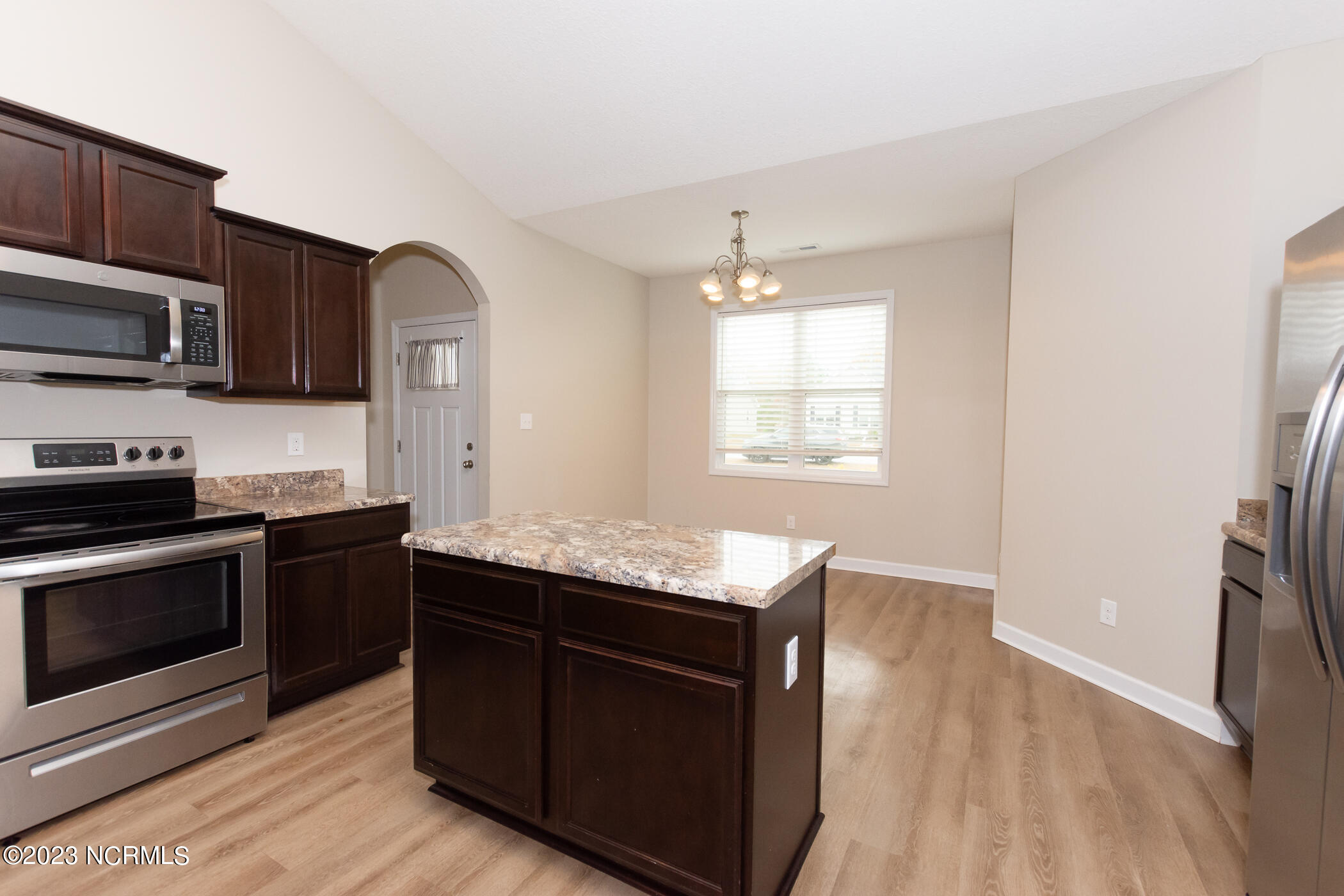 100543785 | Photo 15