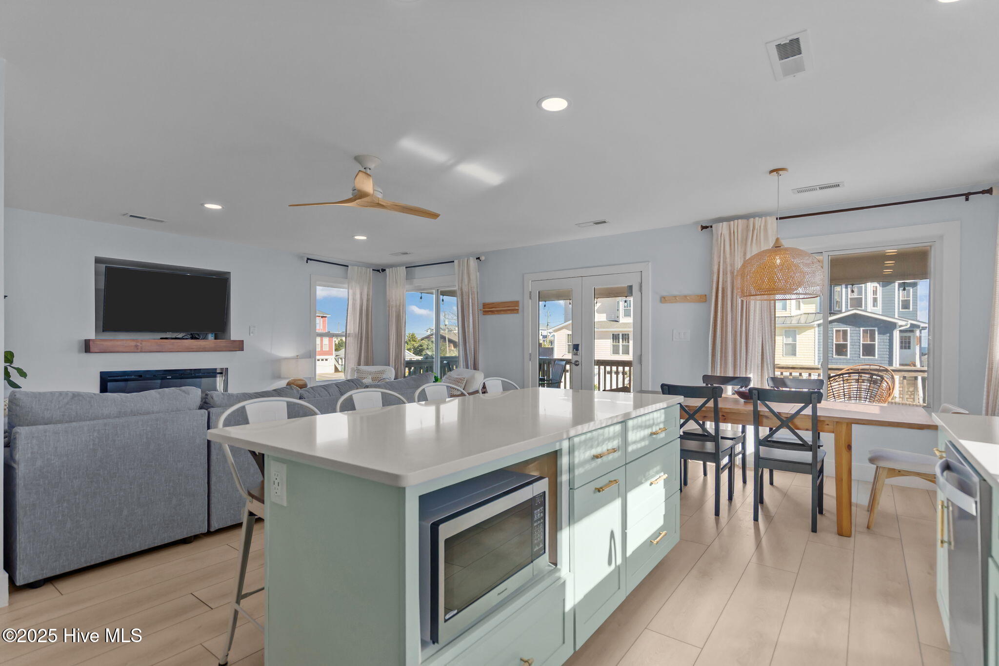 100541863 | Photo 14