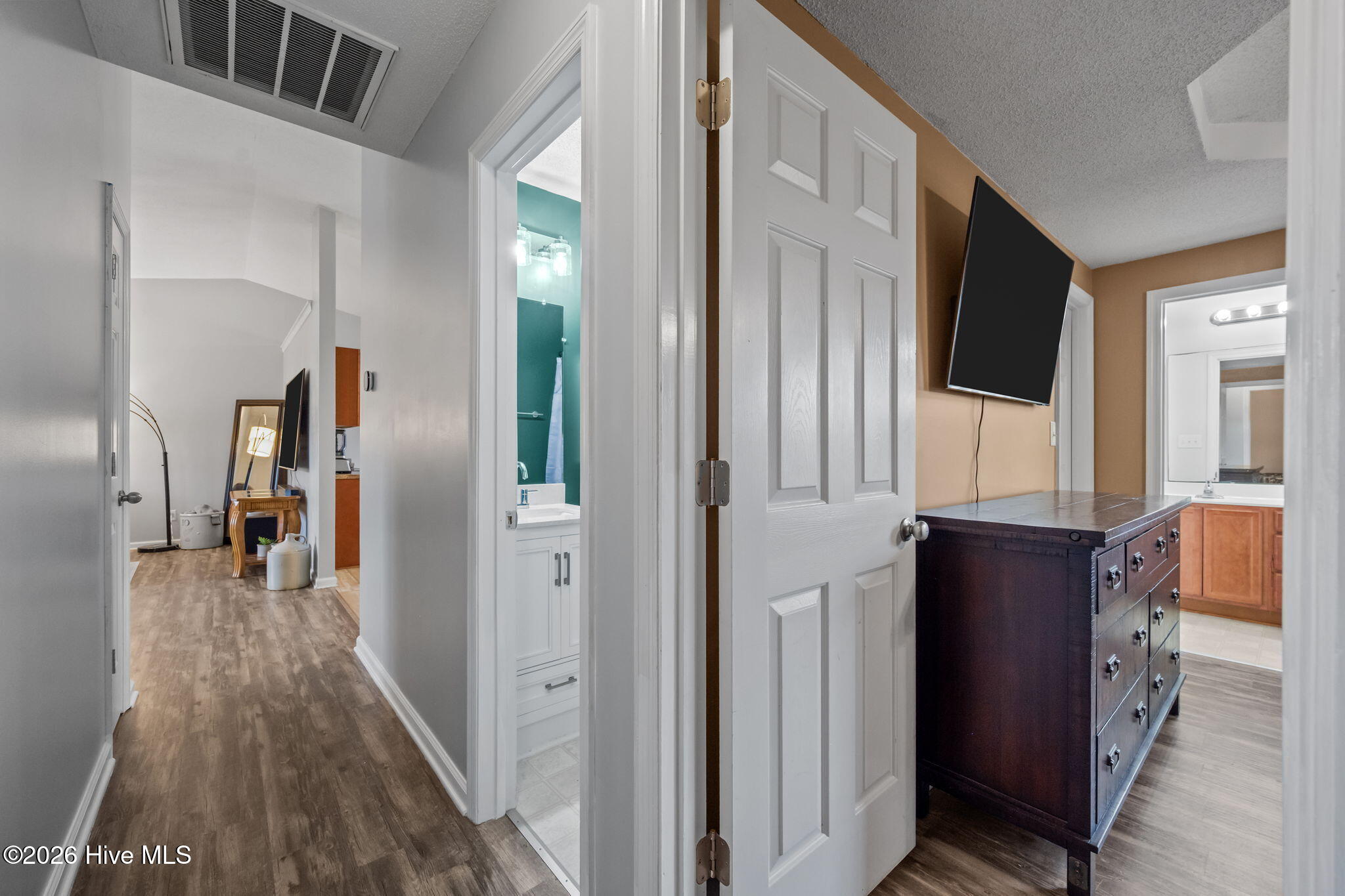 100547343 | Photo 37