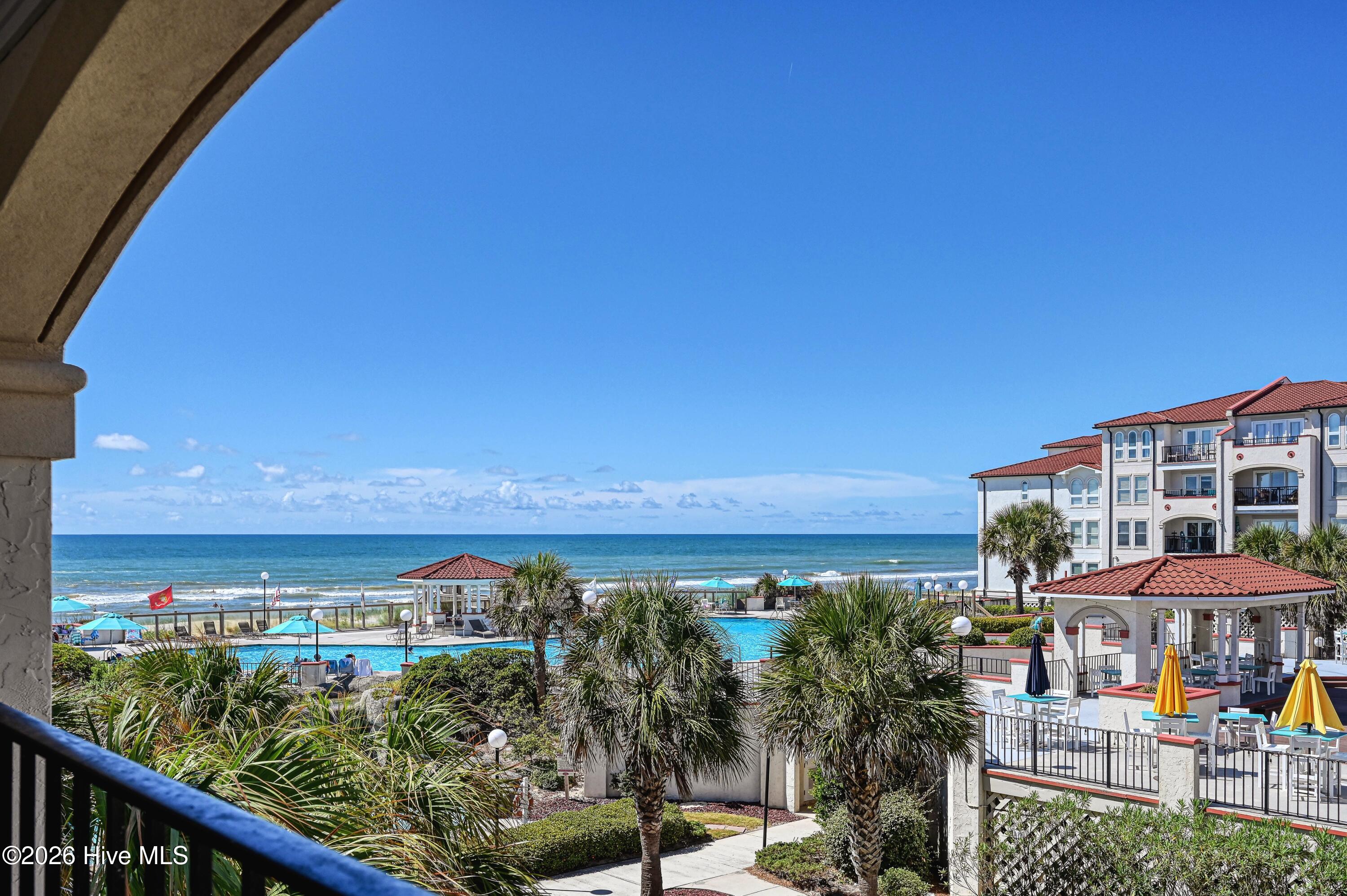 100568256 | Photo 49