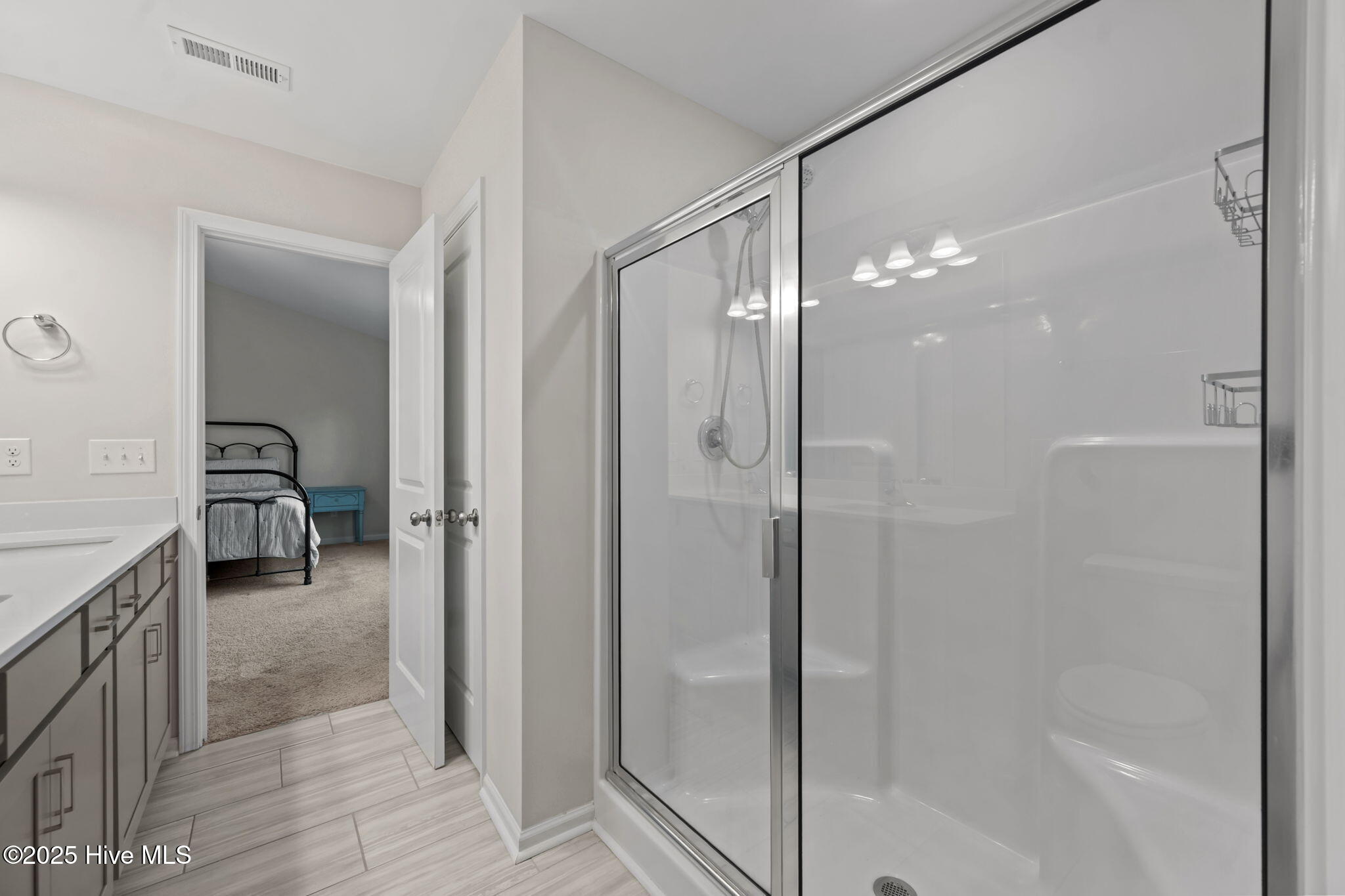 100547025 | Photo 32