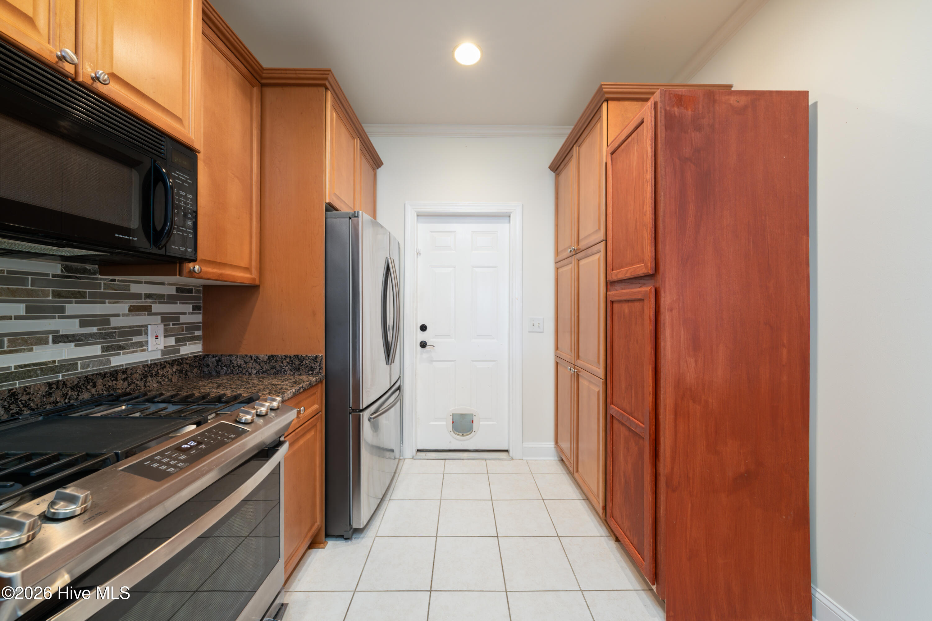 100548724 | Photo 23