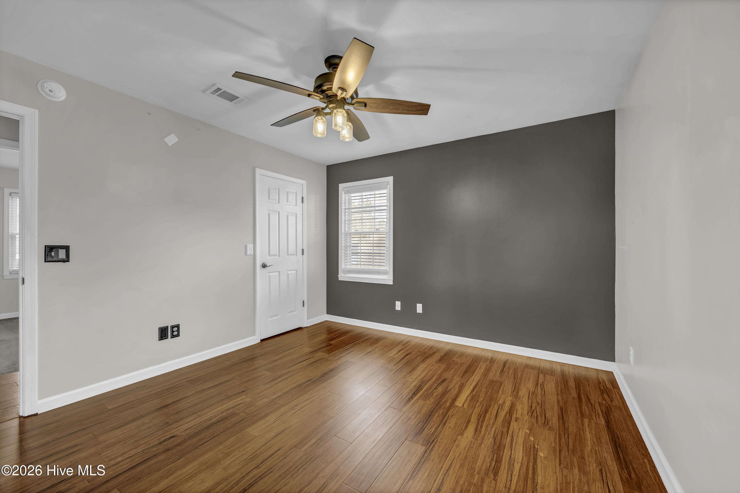 100549166 | Photo 13