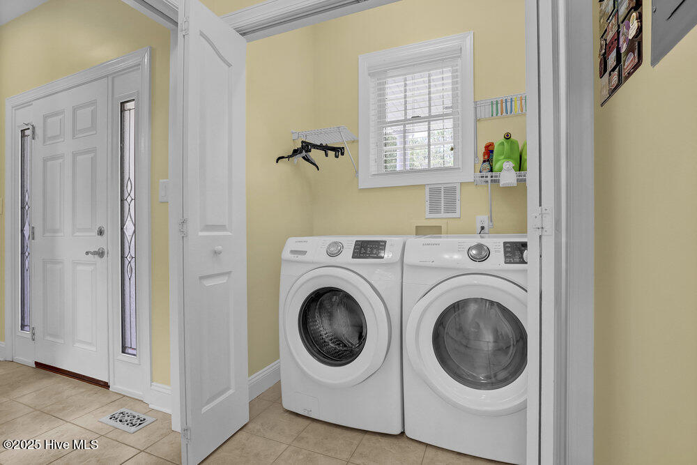 100513085 | Photo 36