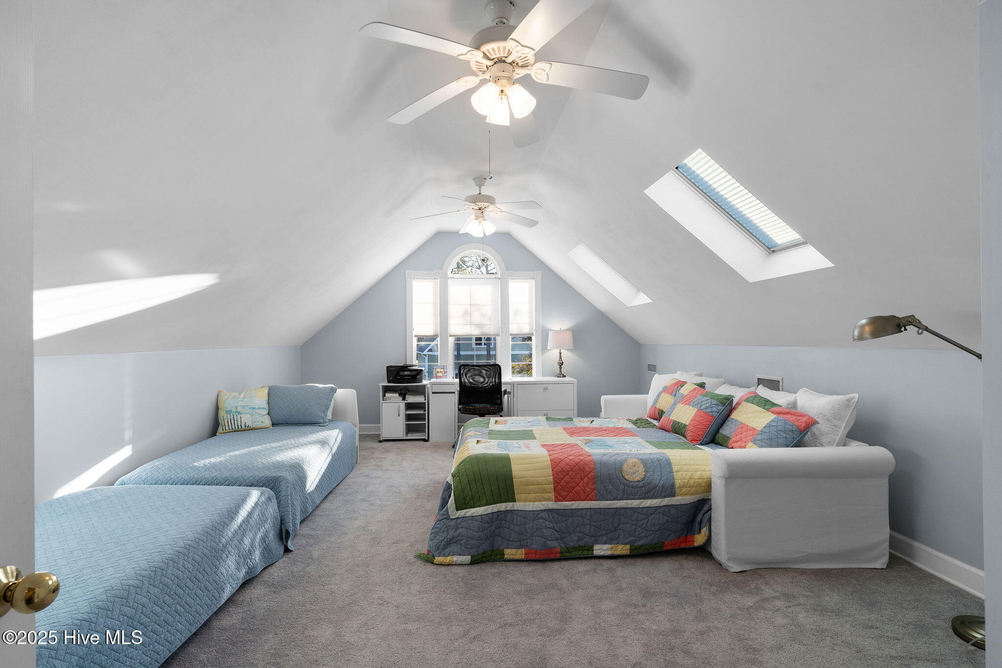 100543400 | Photo 55