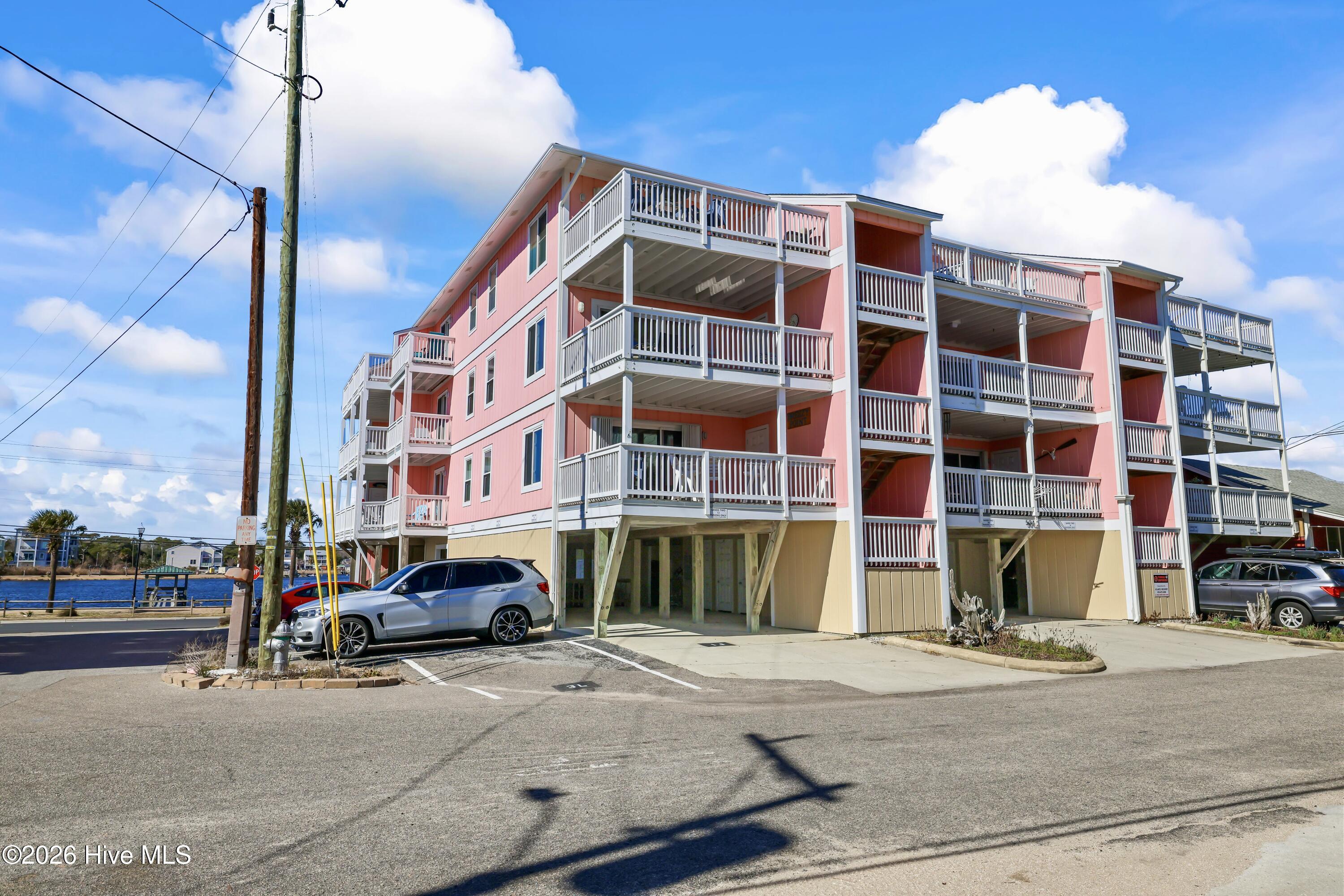 100552115 | Photo 41