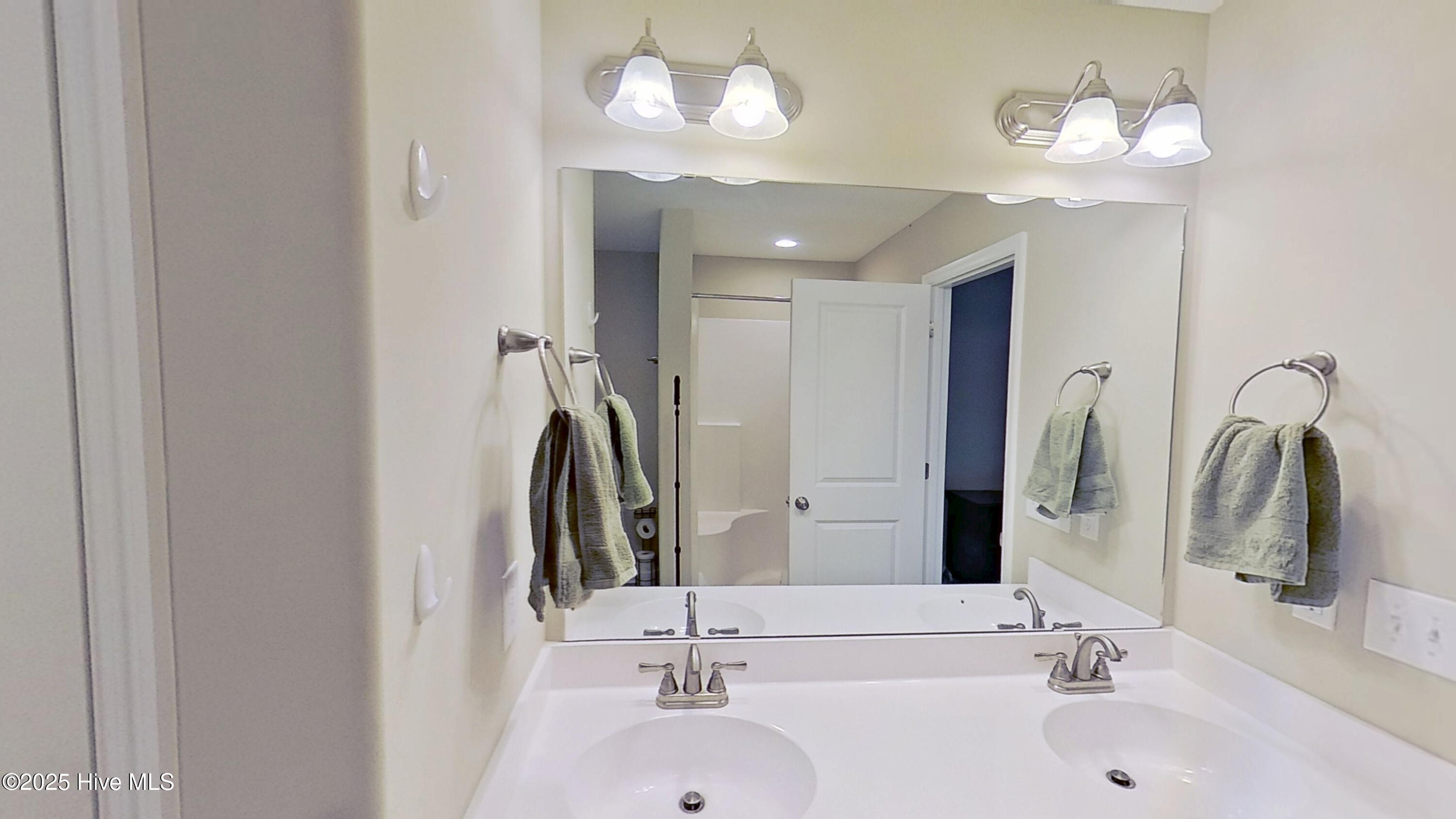 100567217 | Photo 16