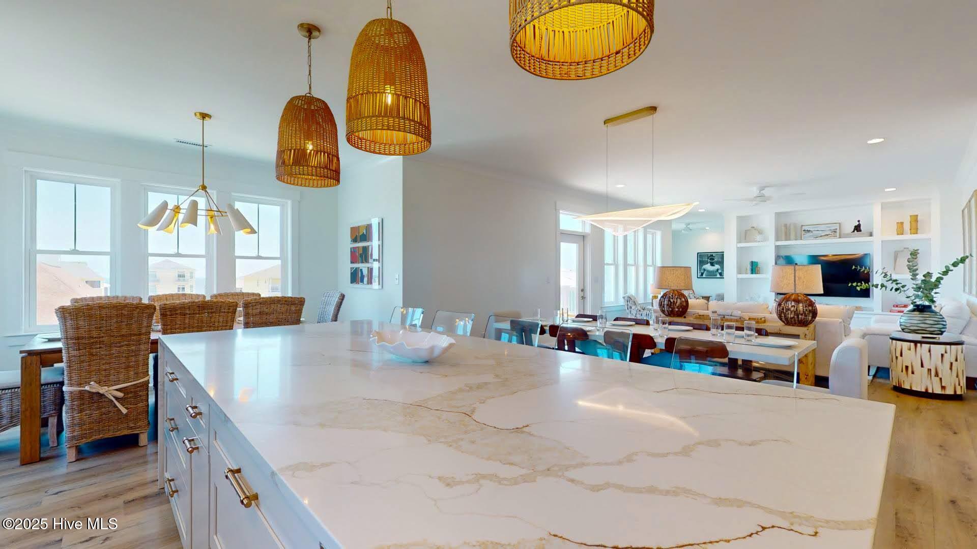 100560716 | Photo 27