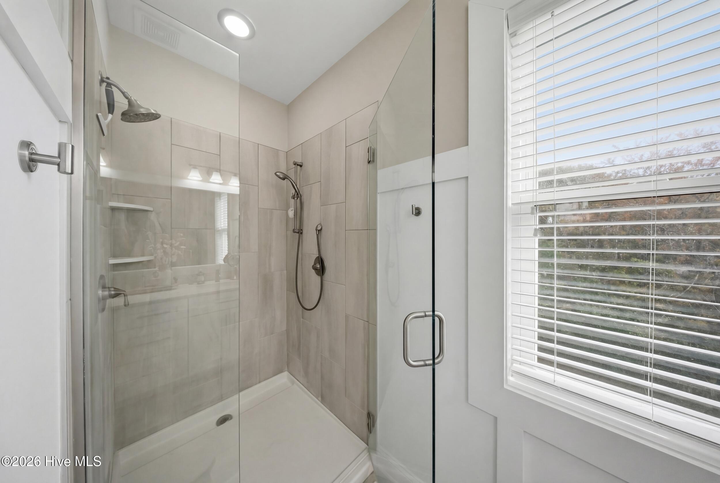 100562493 | Photo 31