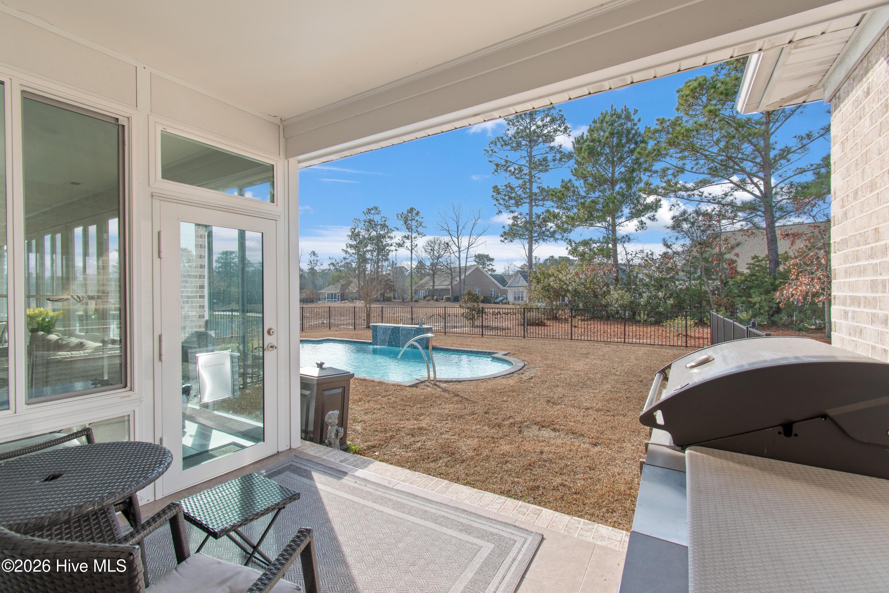 100548705 | Photo 24