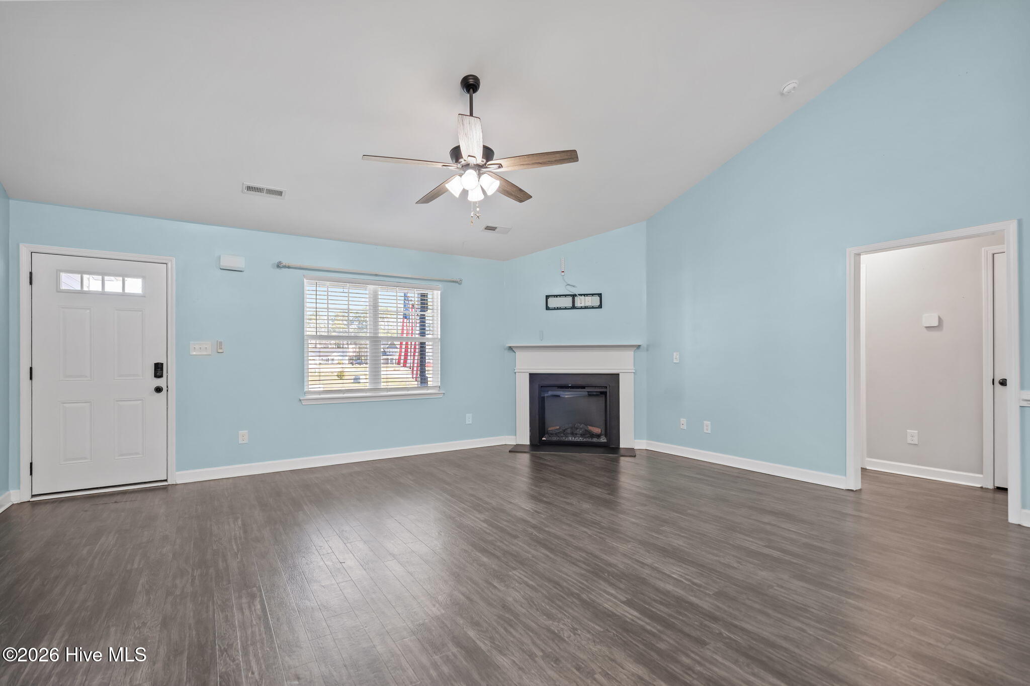 100561412 | Photo 10