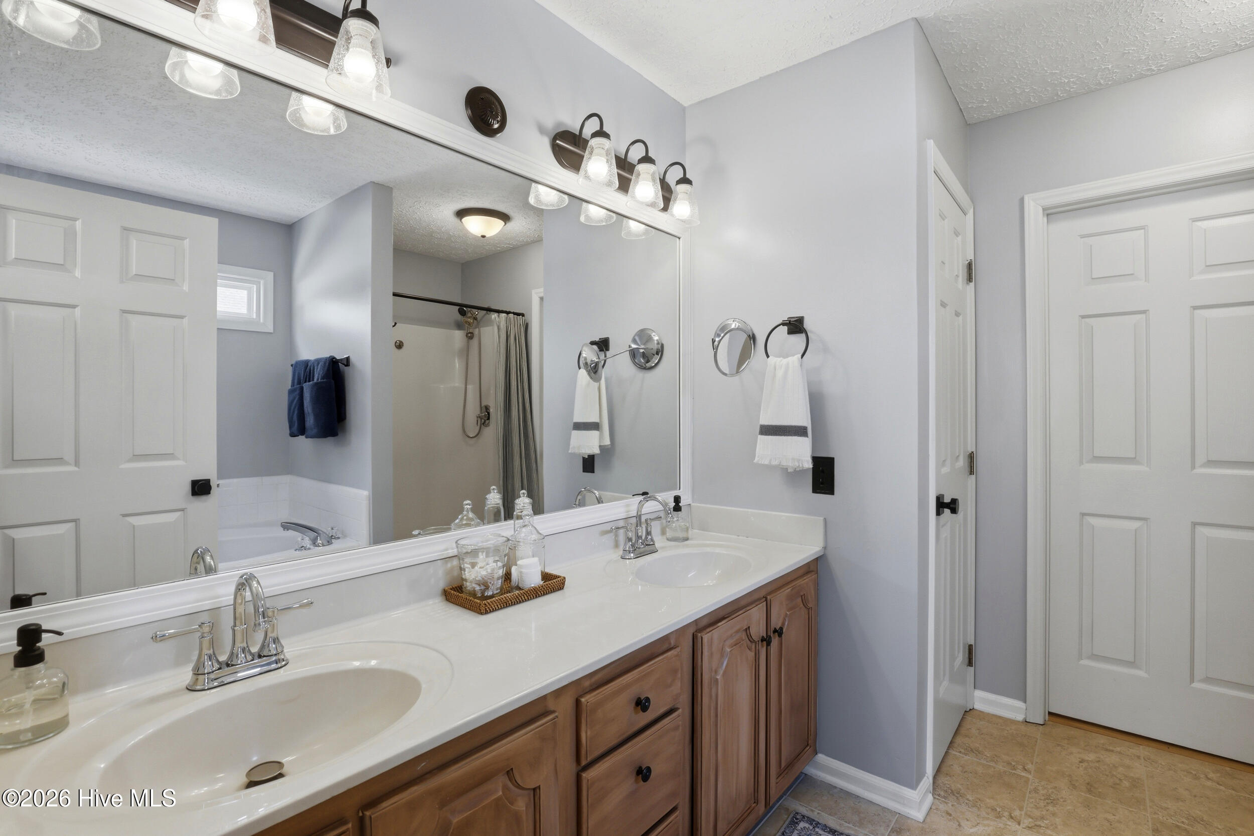 100563853 | Photo 18