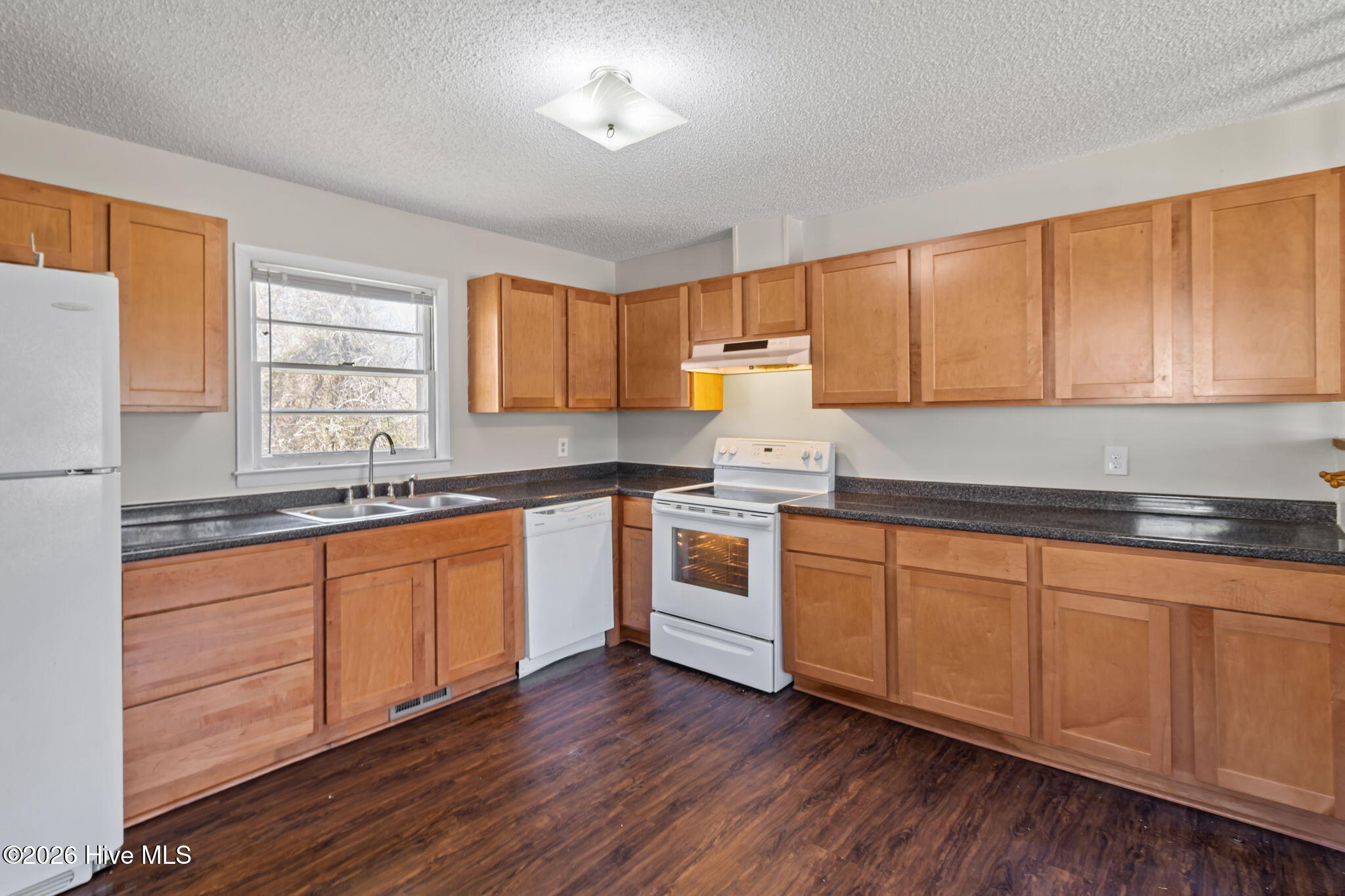 100561525 | Photo 11