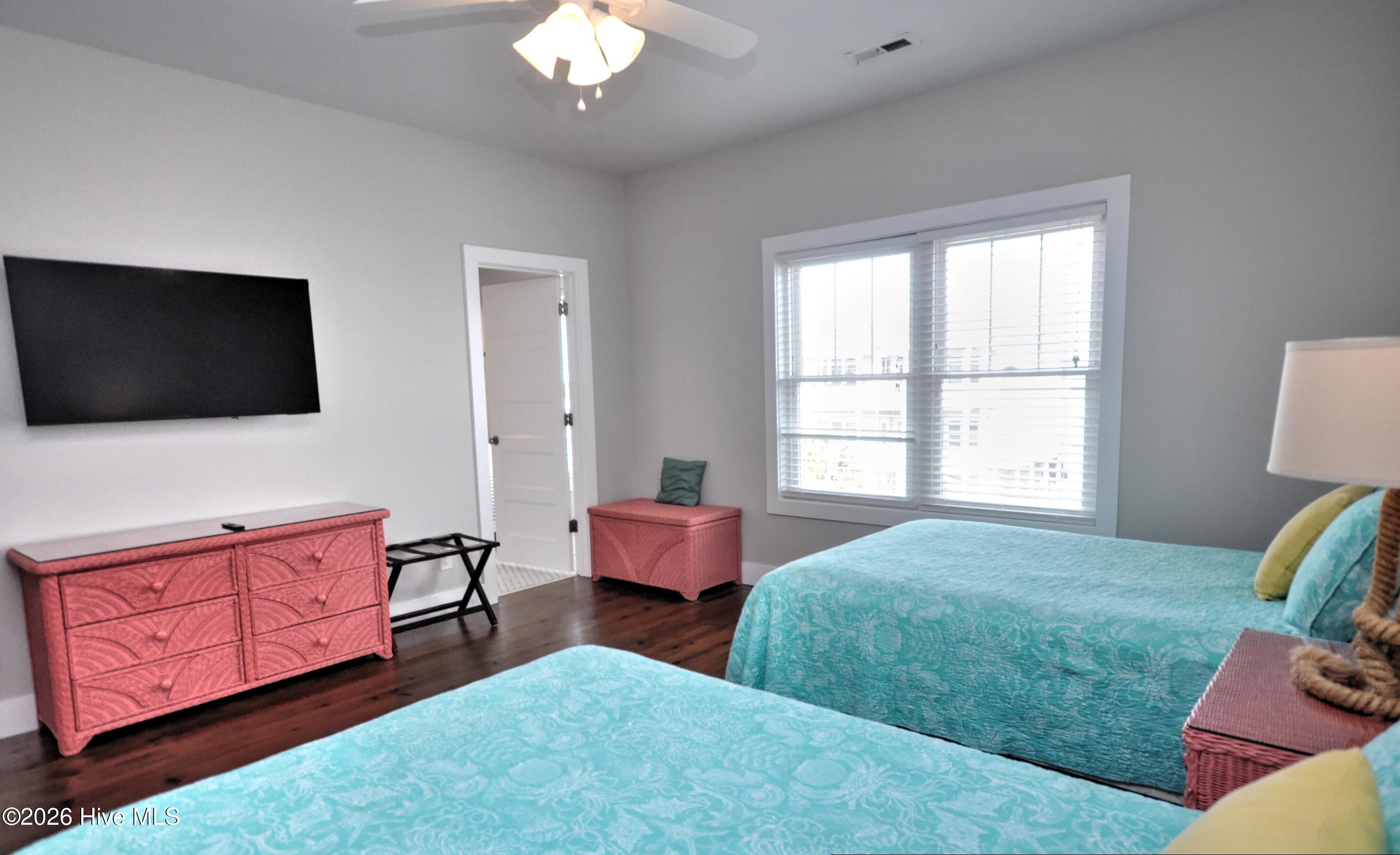 100561409 | Photo 54