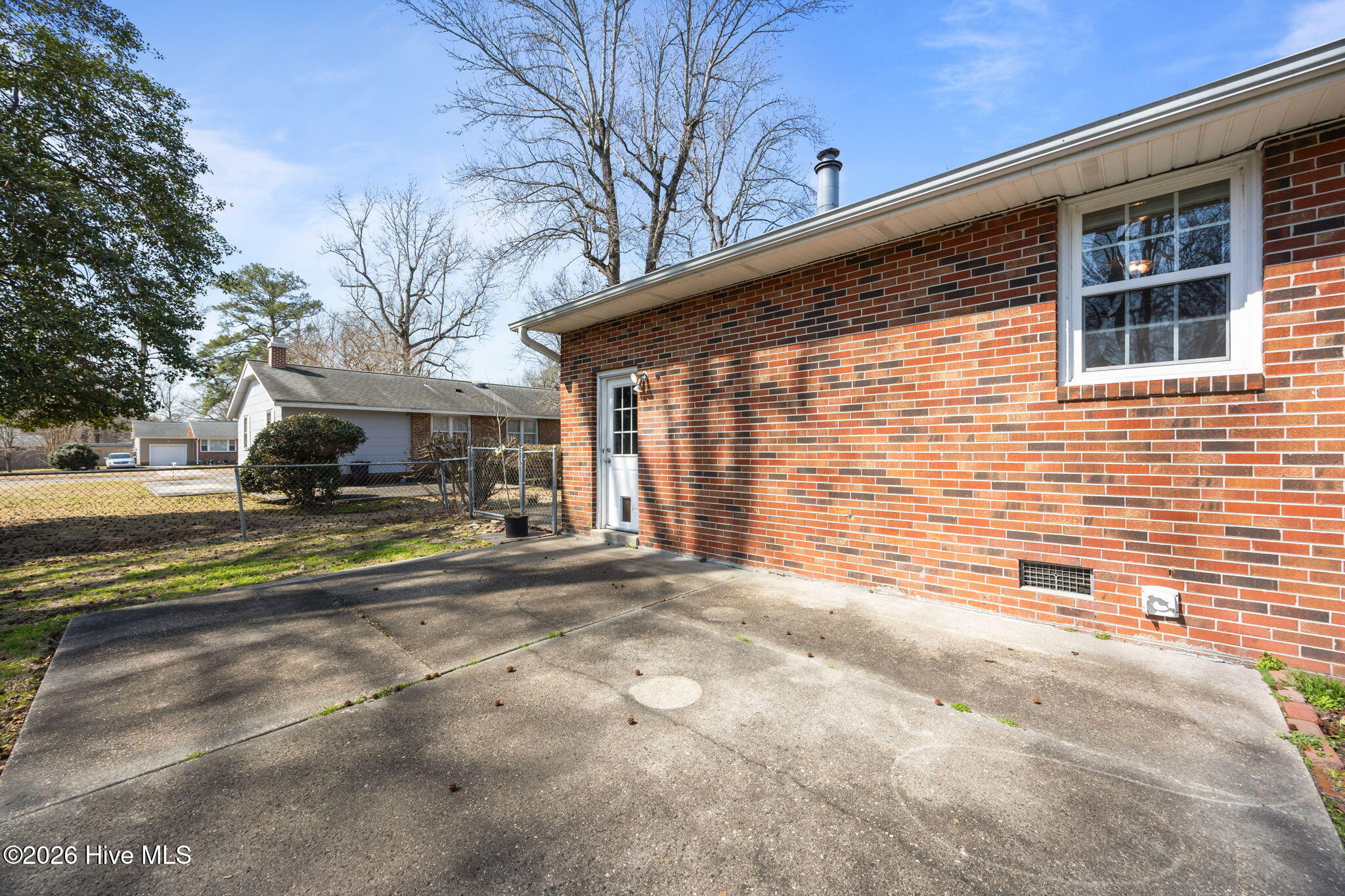 100558216 | Photo 51