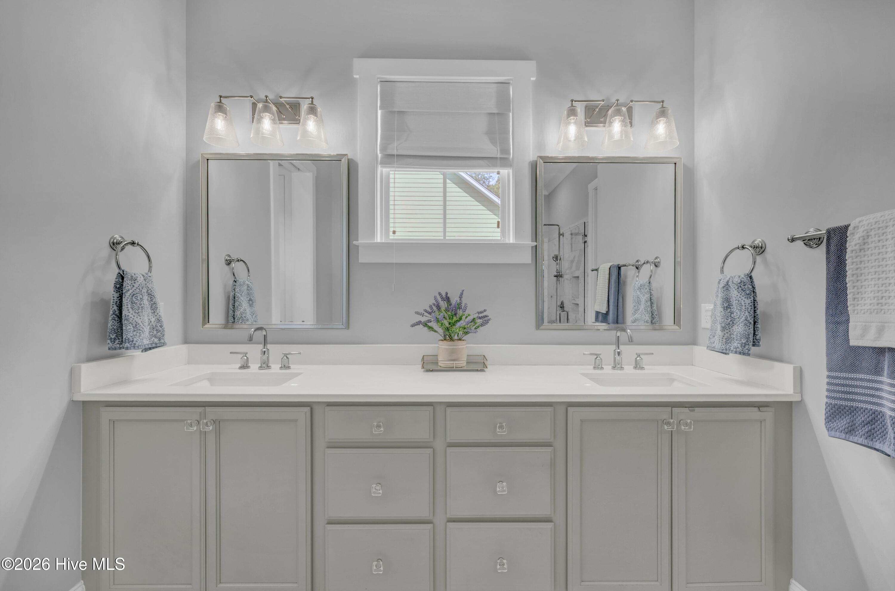 100566048 | Photo 49