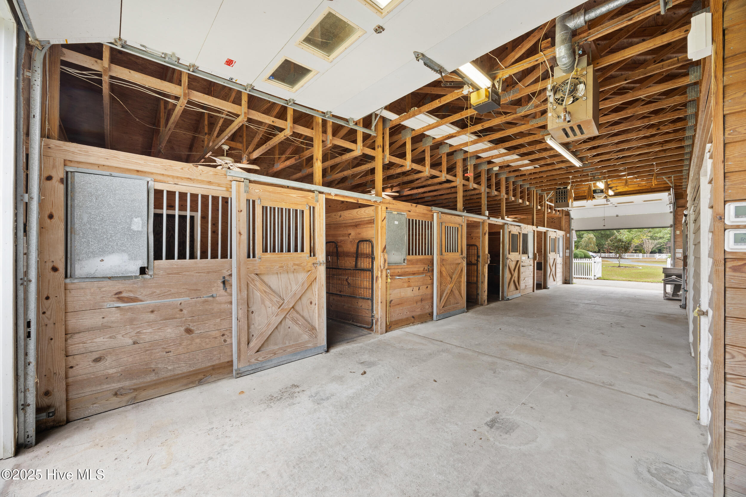 100538720 | Photo 86