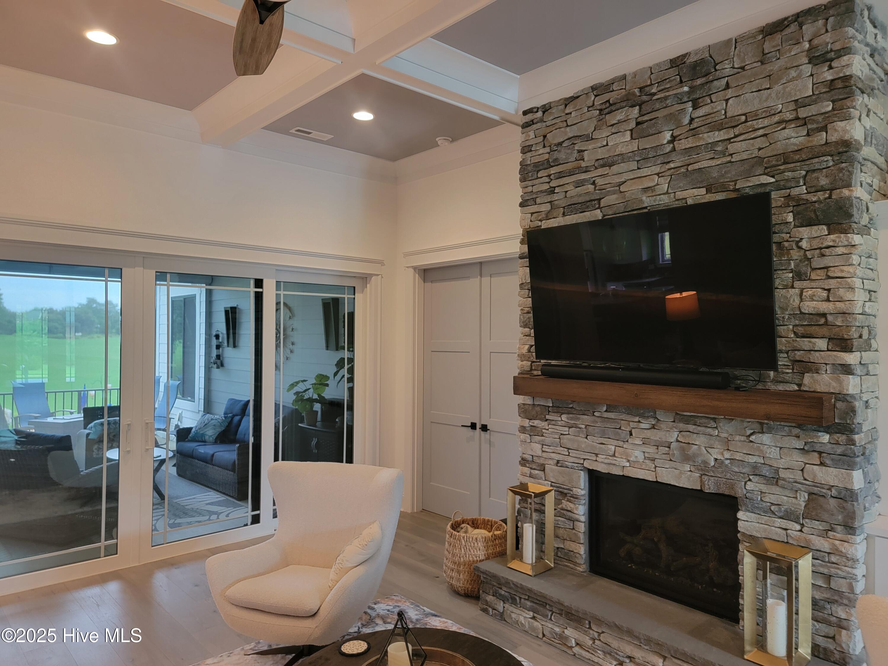 100547698 | Photo 14