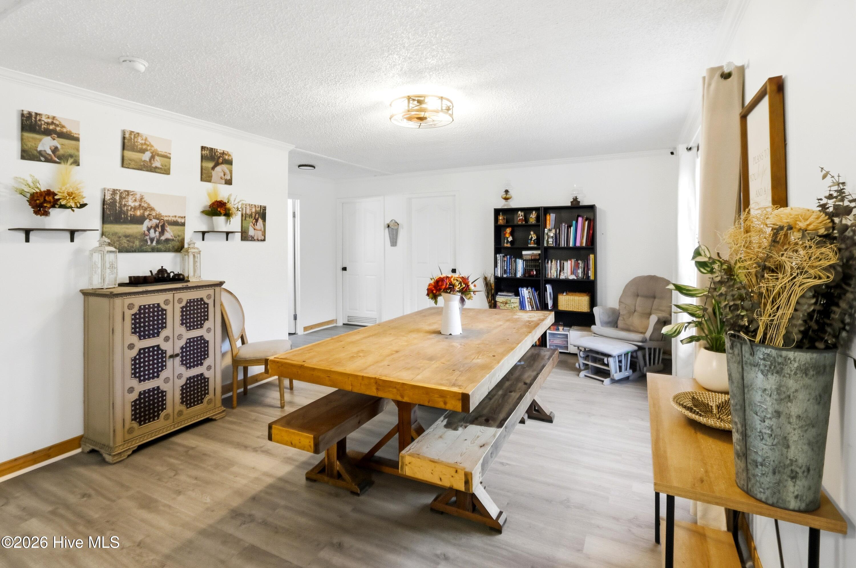 100548935 | Photo 24