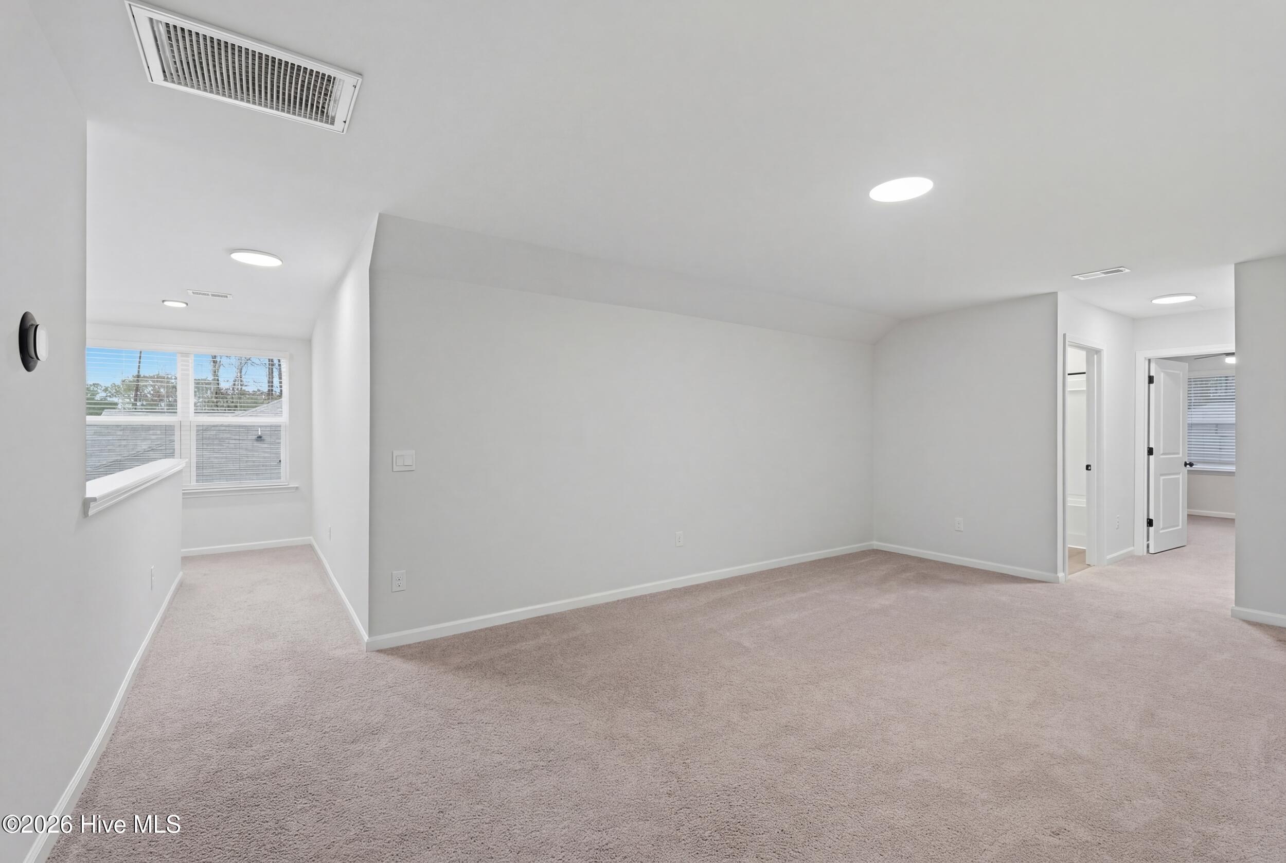 100561033 | Photo 34