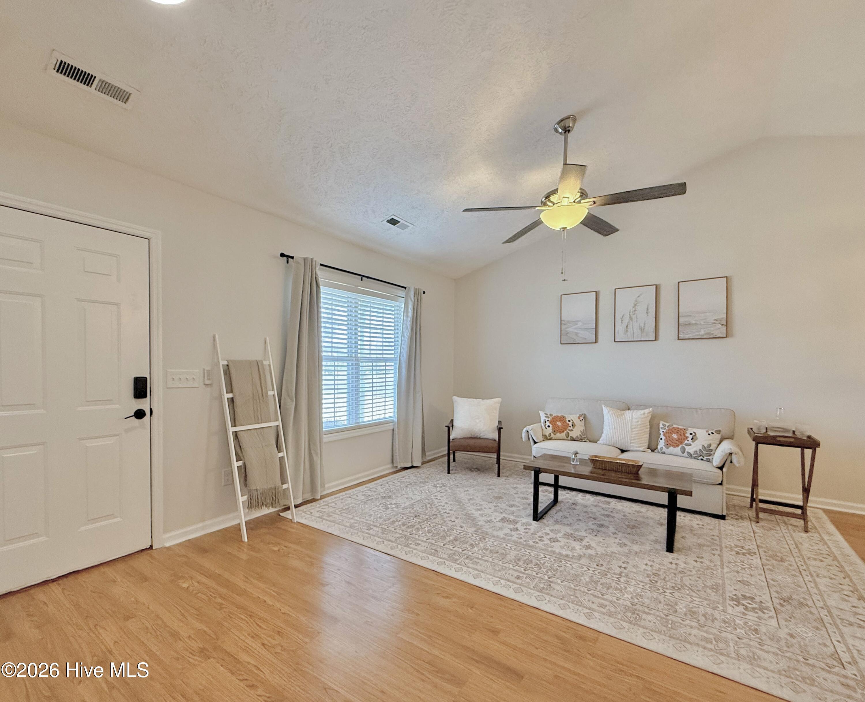 100558599 | Photo 30