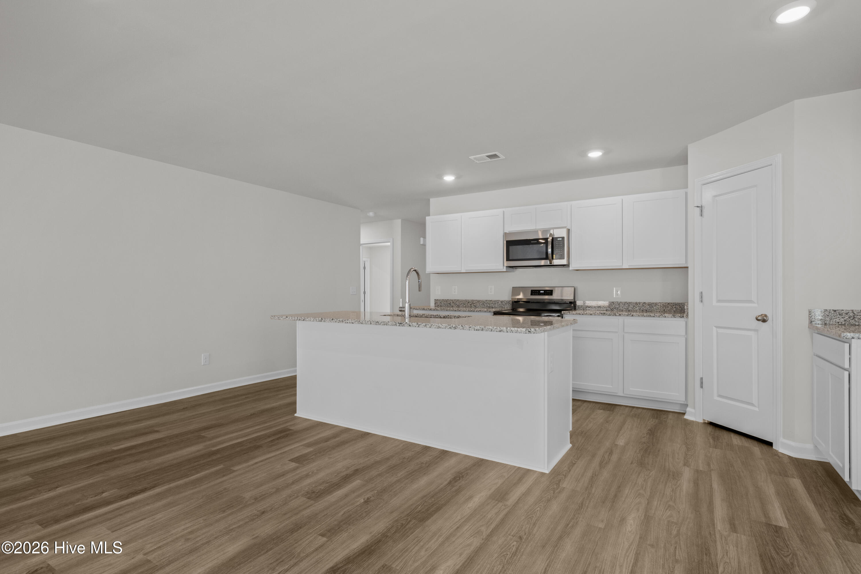 100552146 | Photo 14