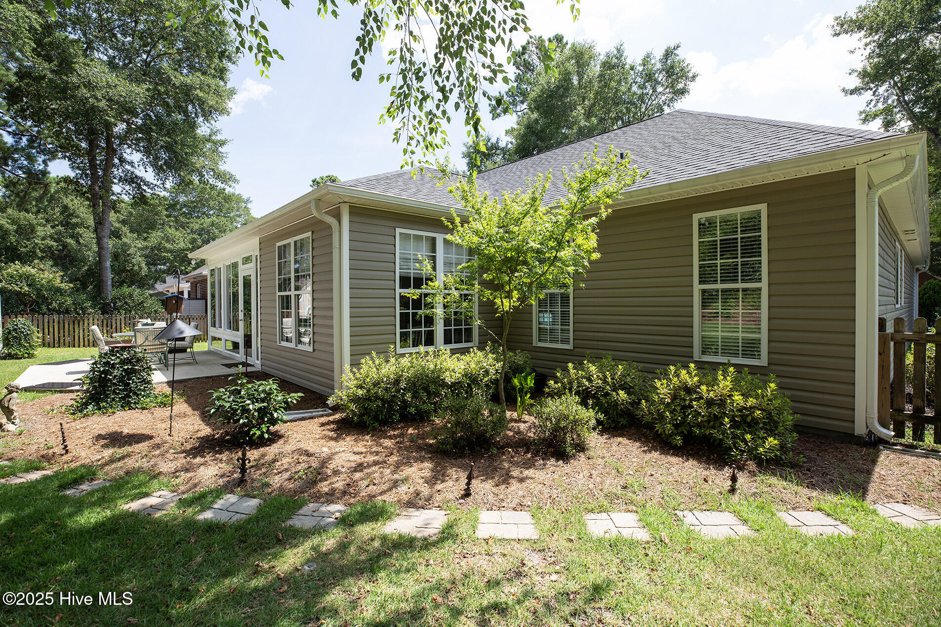 100558223 | Photo 55