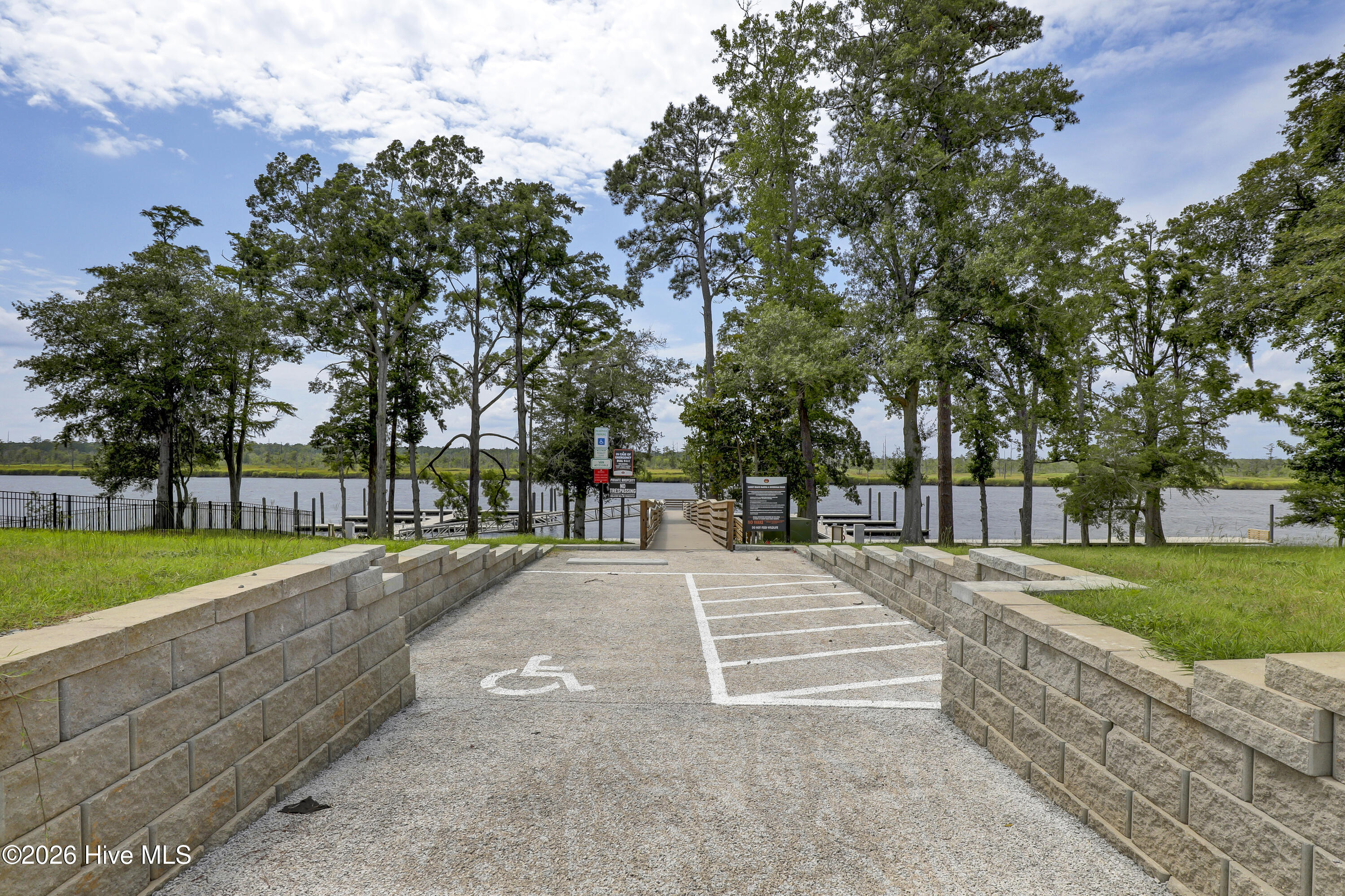 100548611 | Photo 46