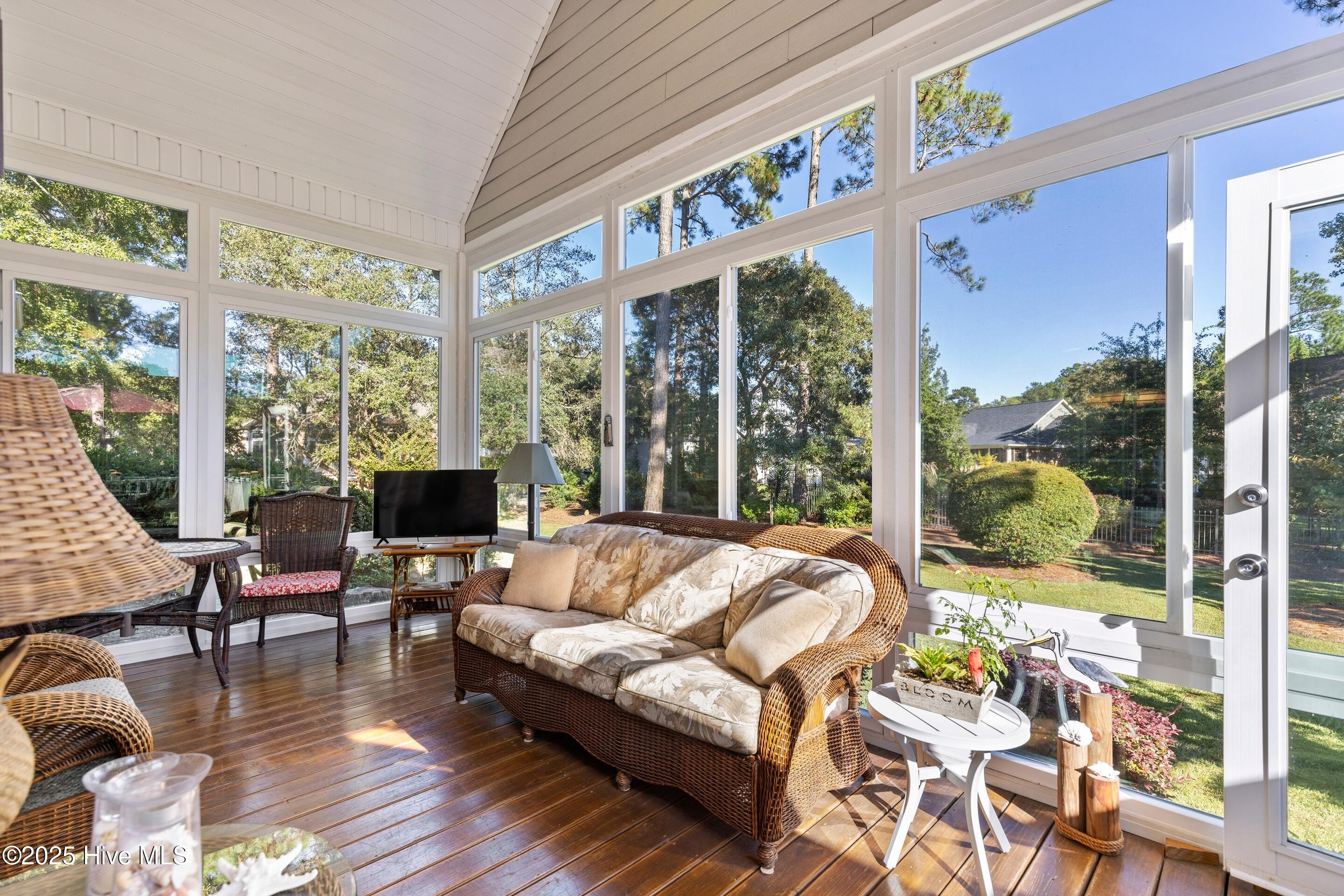 100538376 | Photo 56