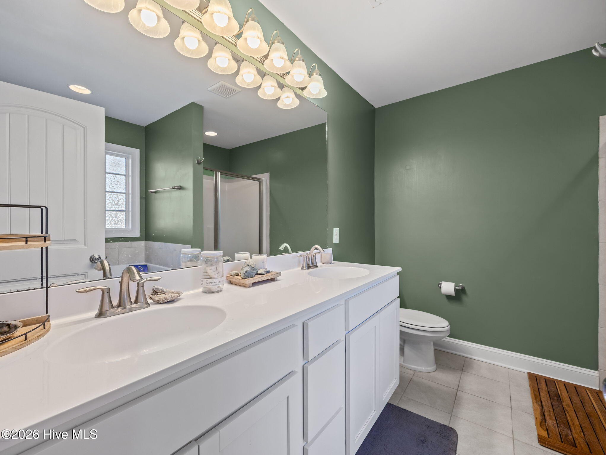 100564865 | Photo 26