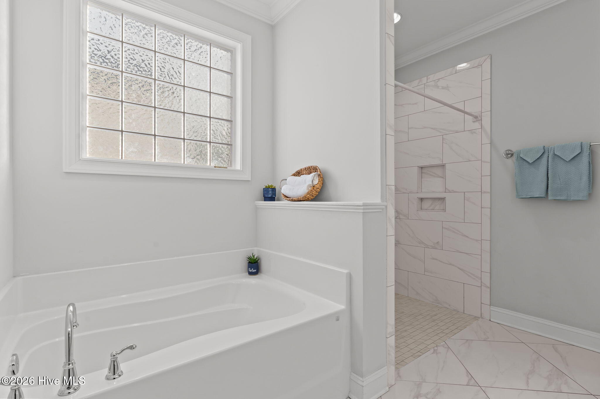 100548771 | Photo 23