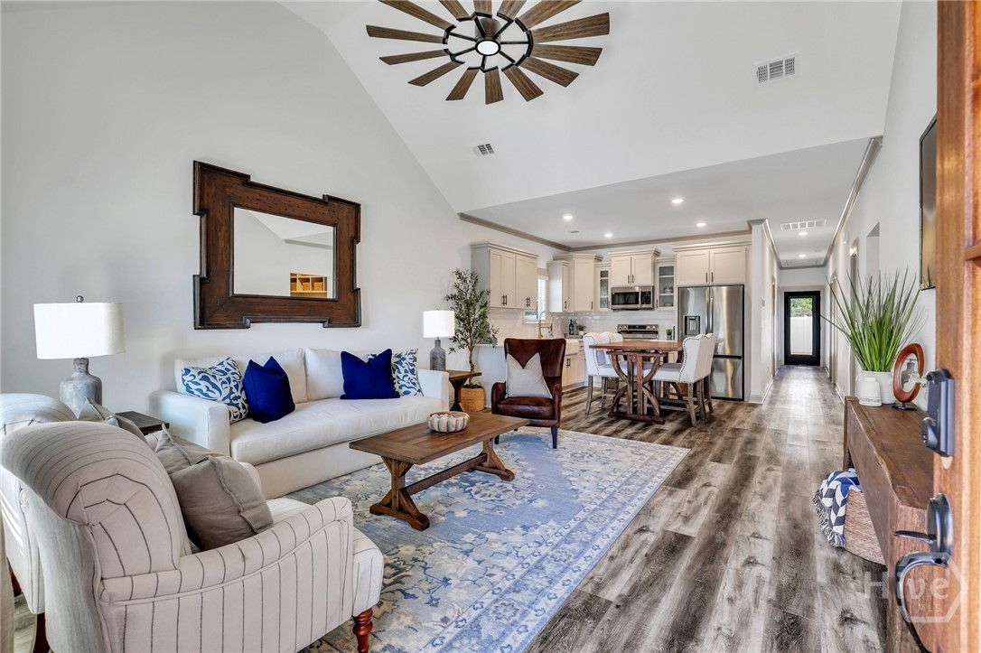 PHOTOS OF A PREVIOUSLY BUILT BRINSON PLAN BY LAWRENCE ALEXANDER HOMES.