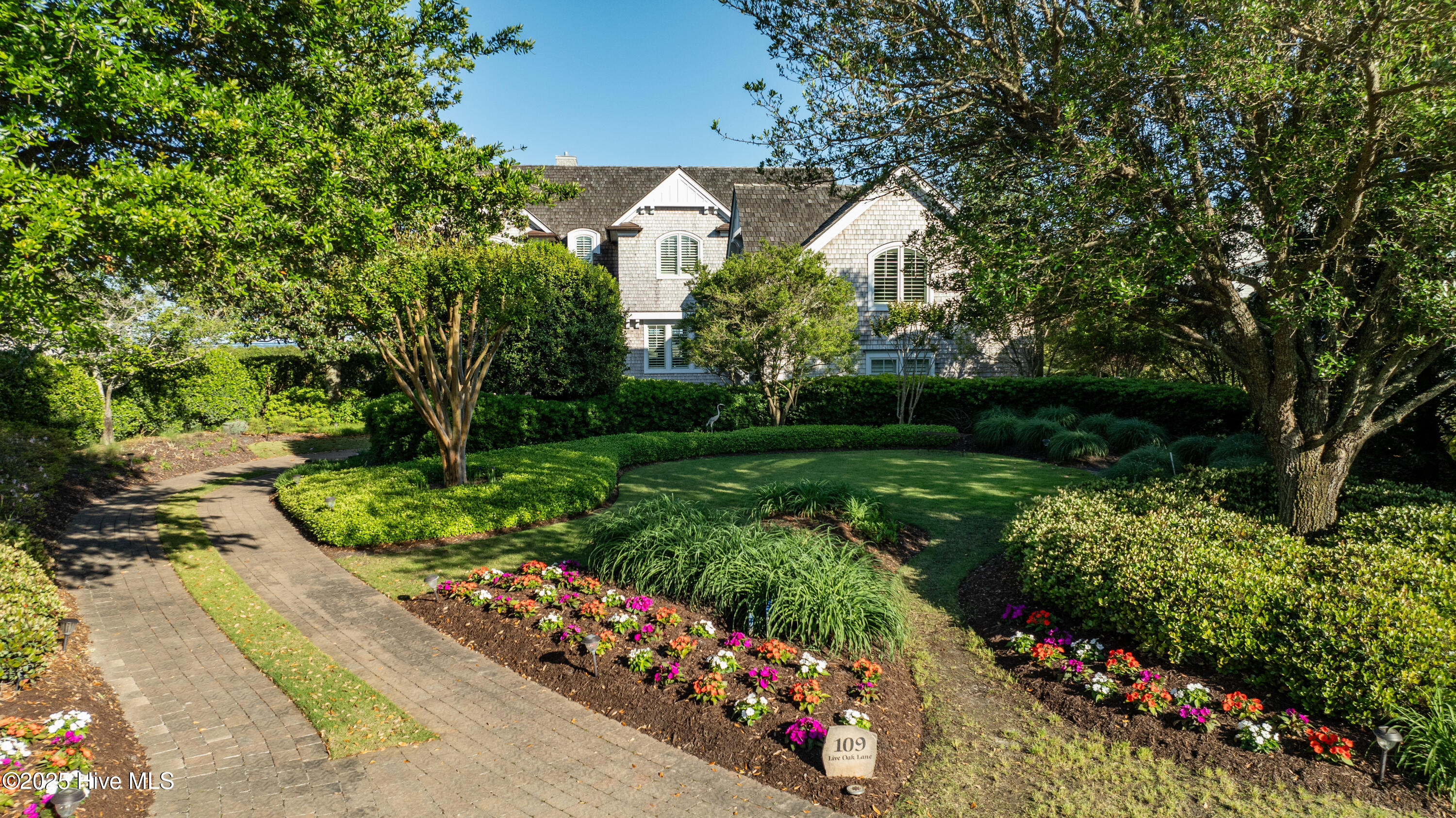 100504113 | Photo 67