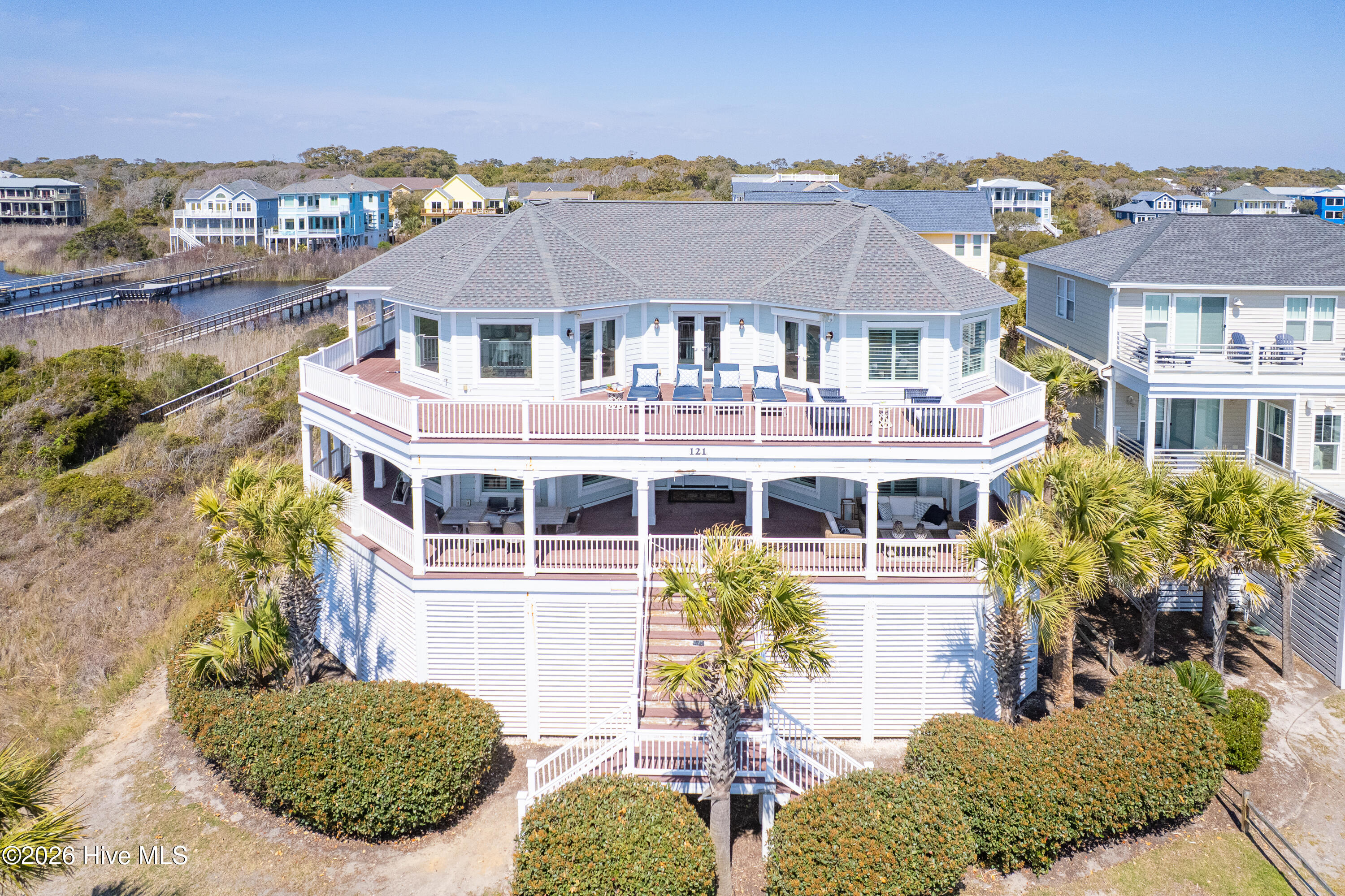 100567897 | Photo 75