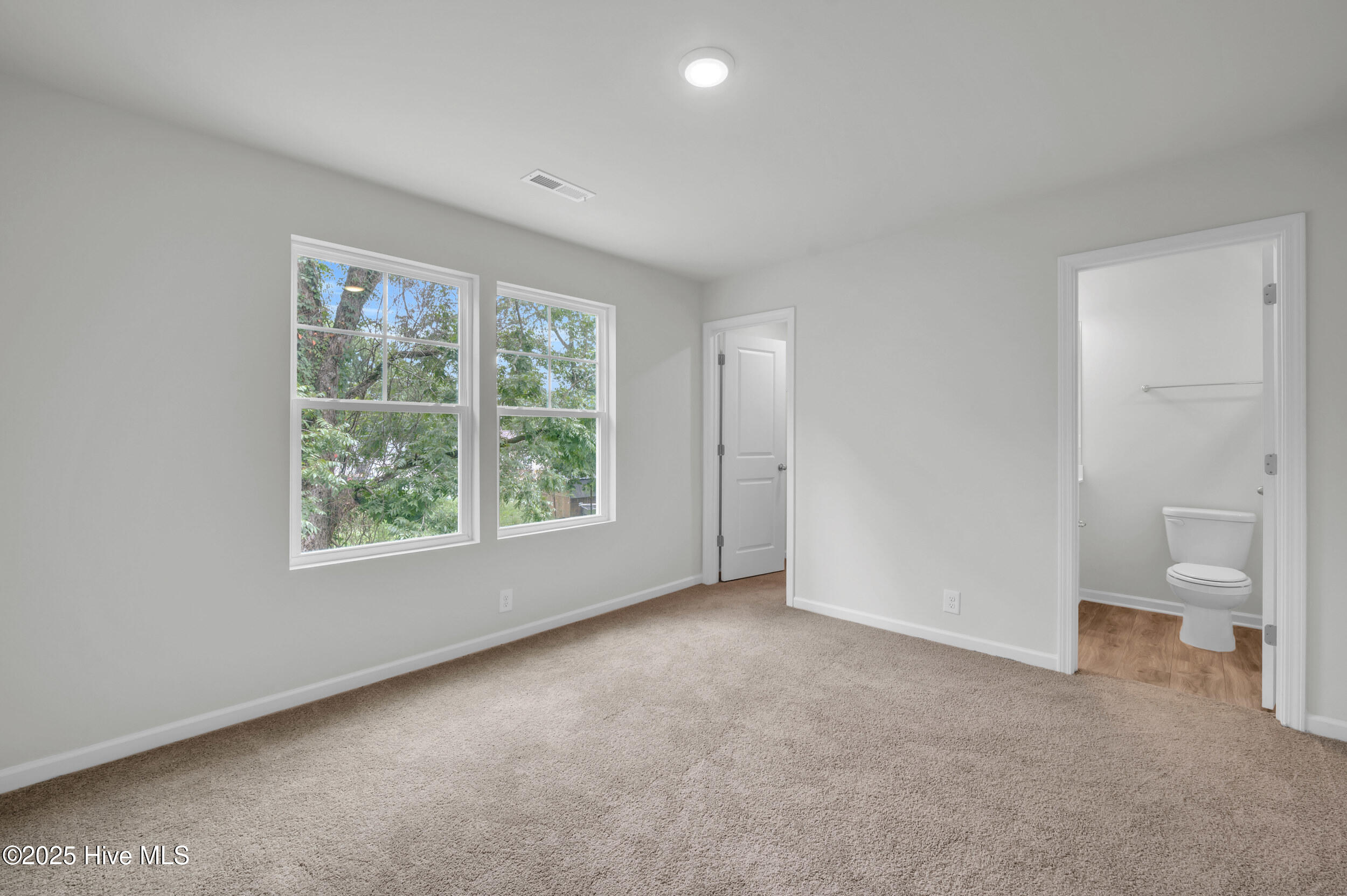 100522862 | Photo 11