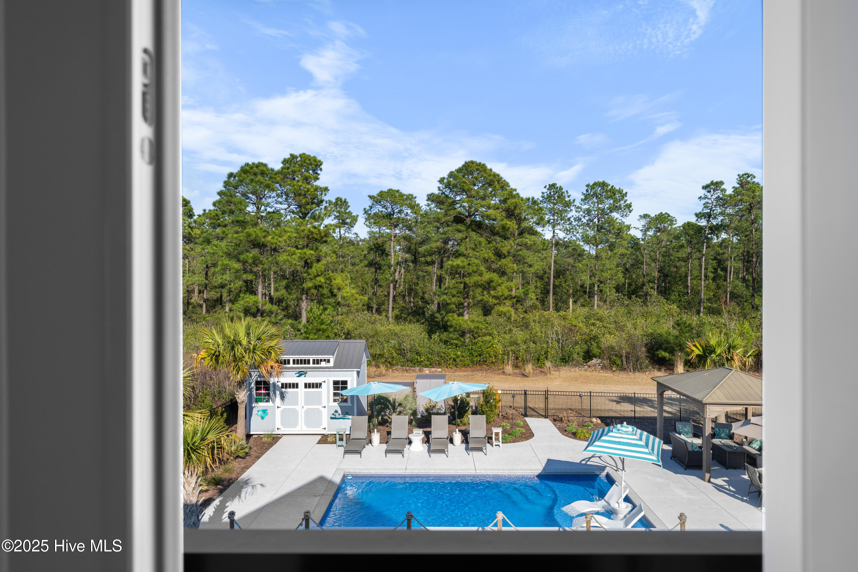 100562967 | Photo 39