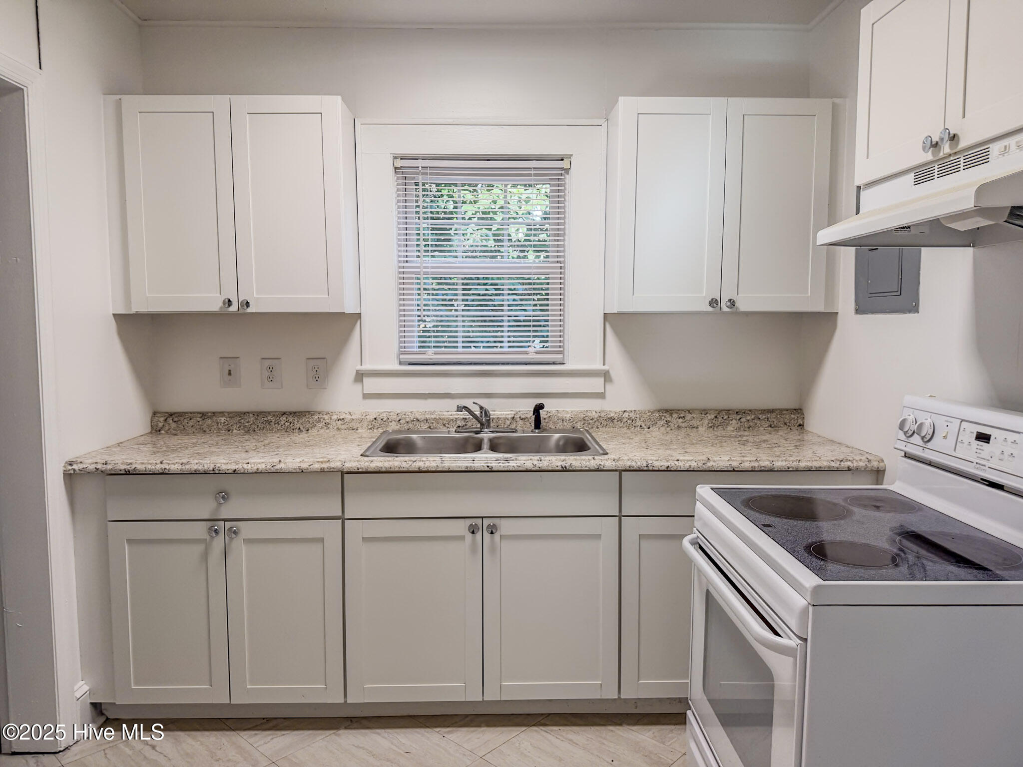 100542160 | Photo 19