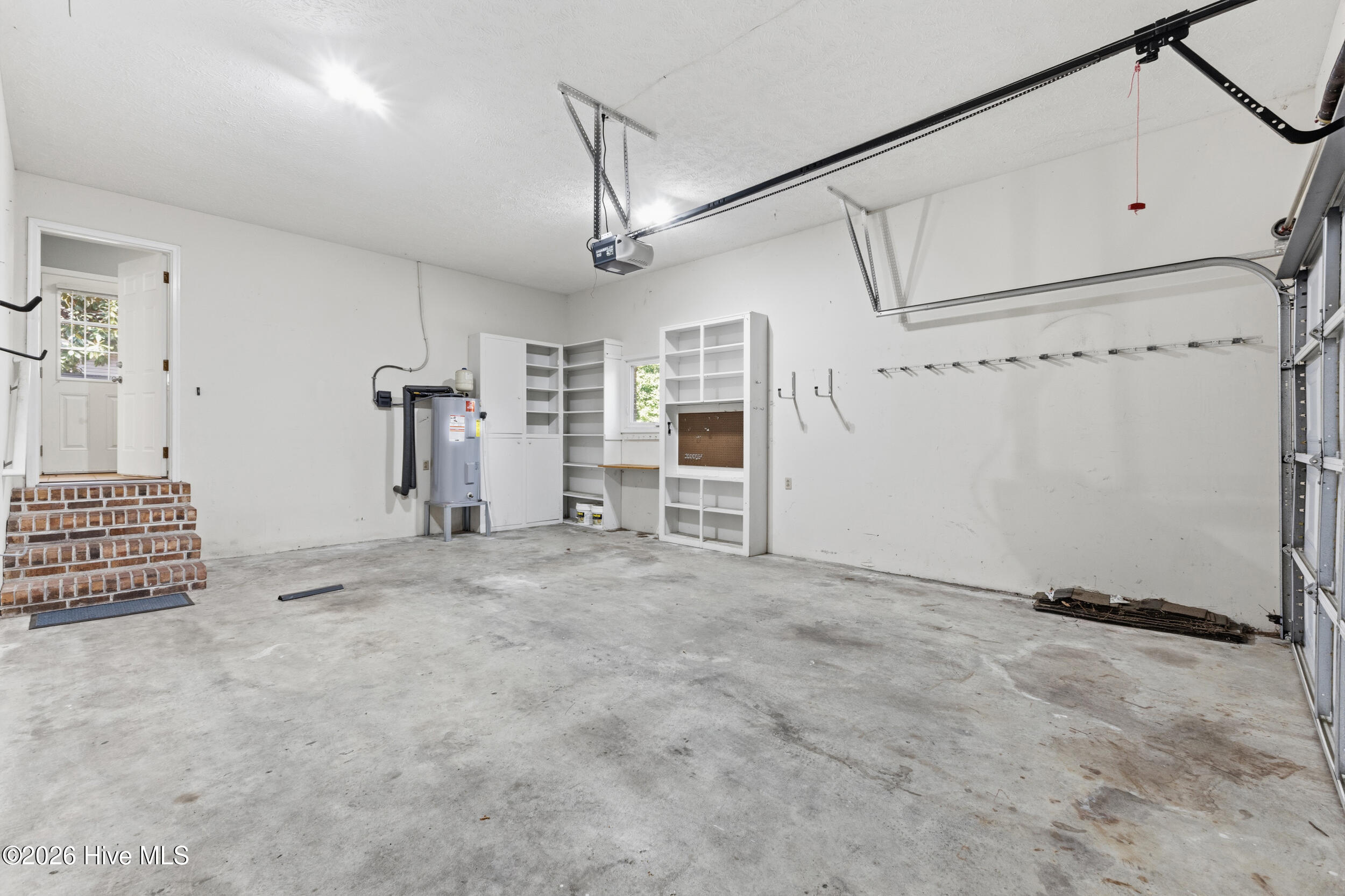 100565725 | Photo 32