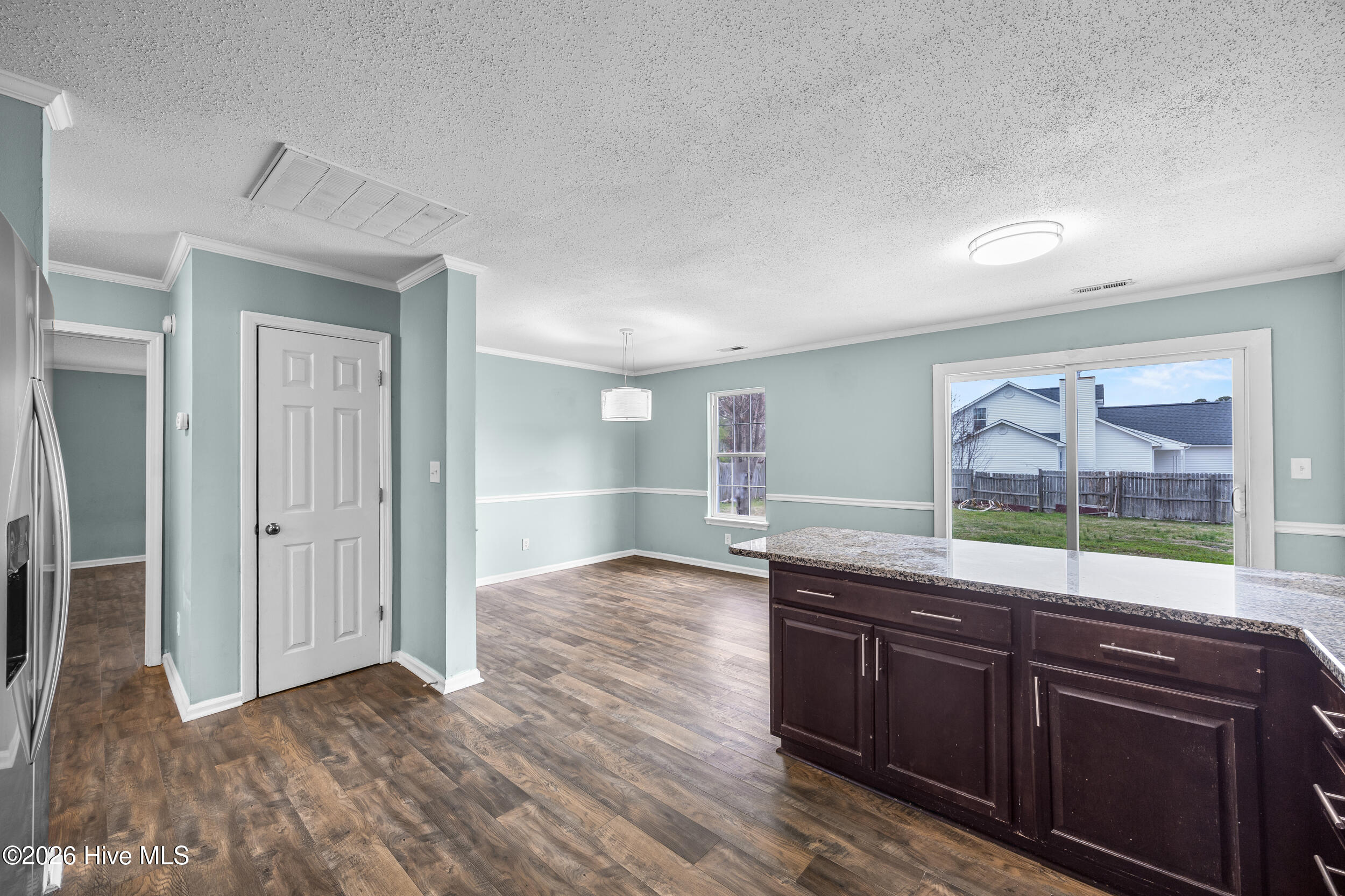 100557892 | Photo 18