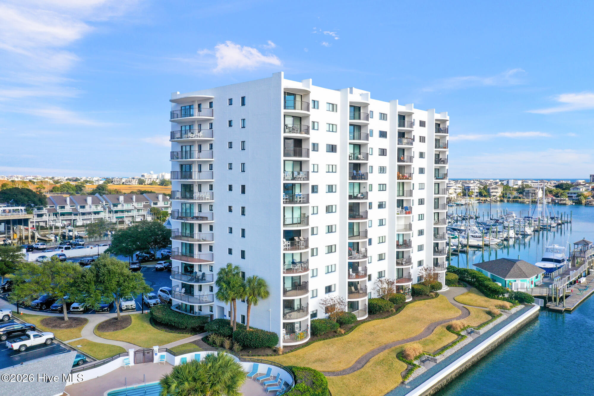 100557997 | Photo 24