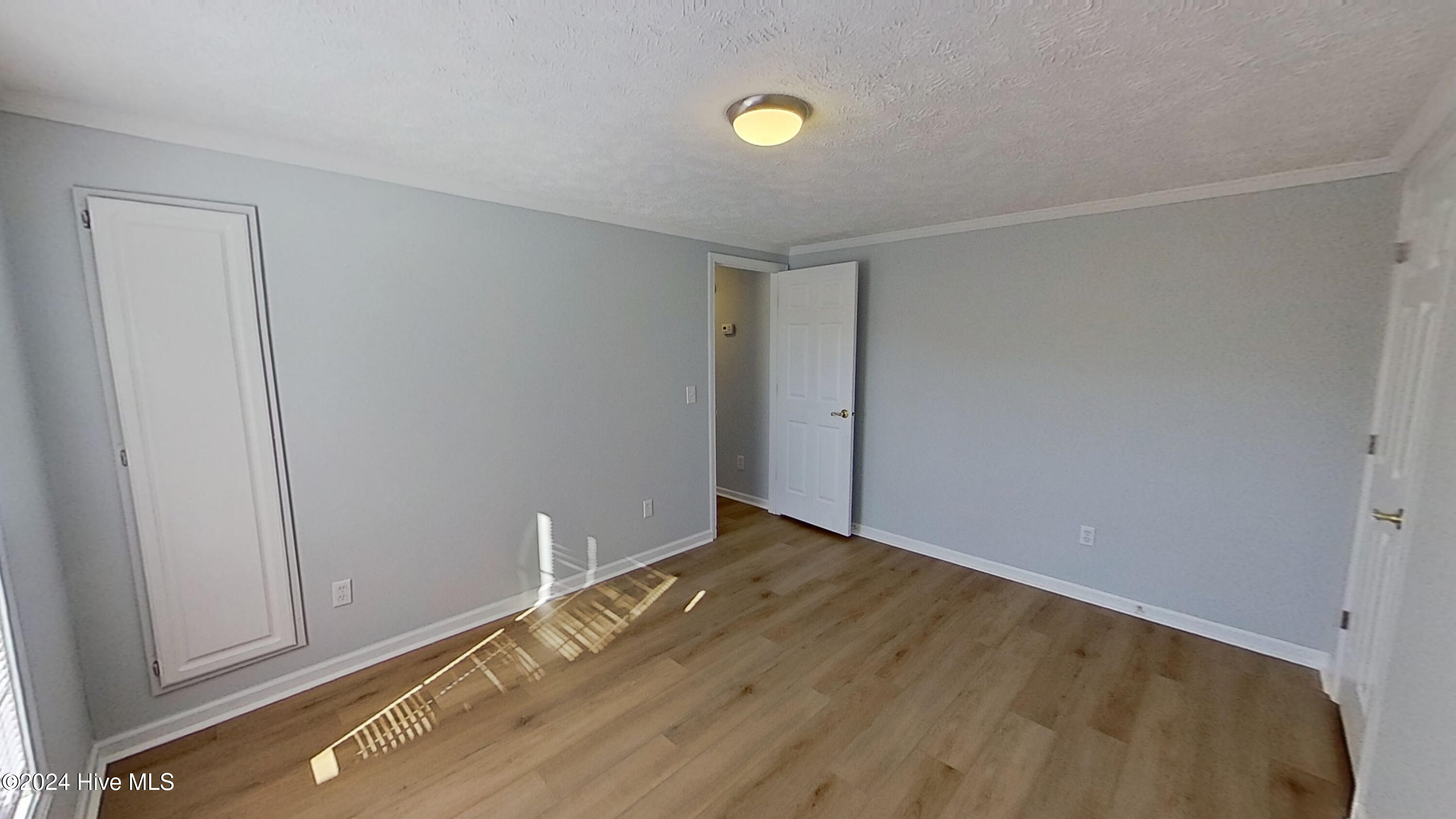 100550318 | Photo 28