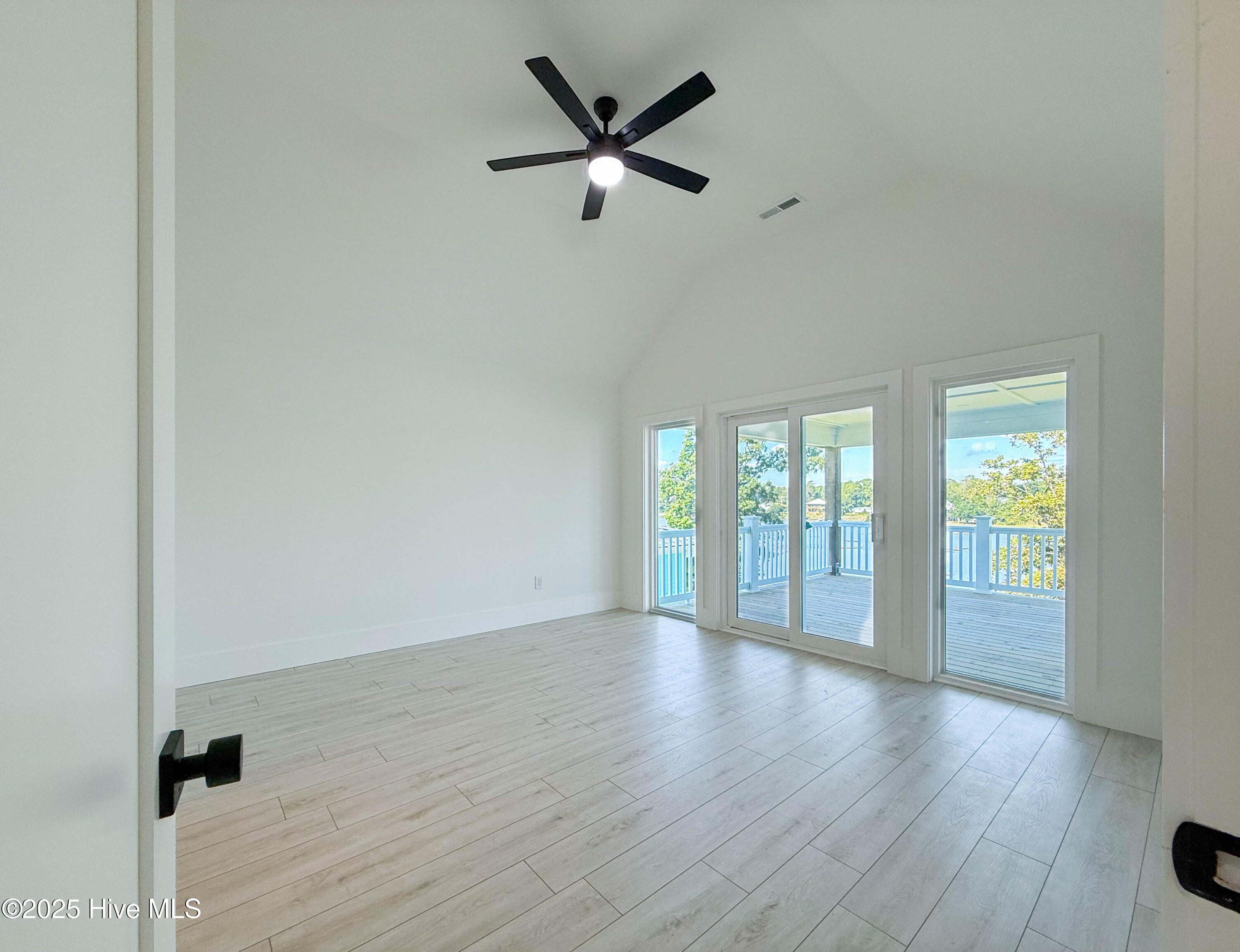 100539536 | Photo 50