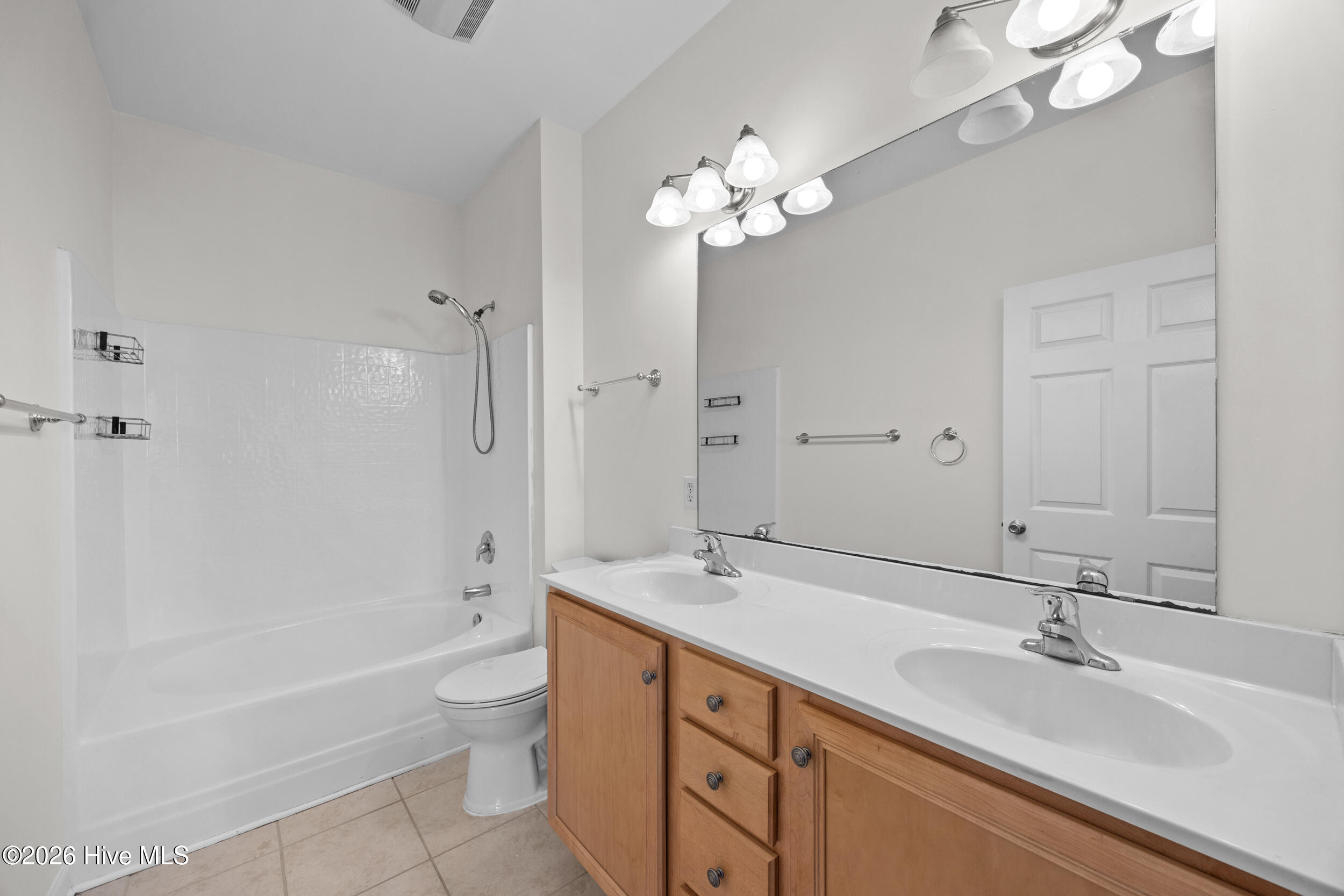 100566827 | Photo 26