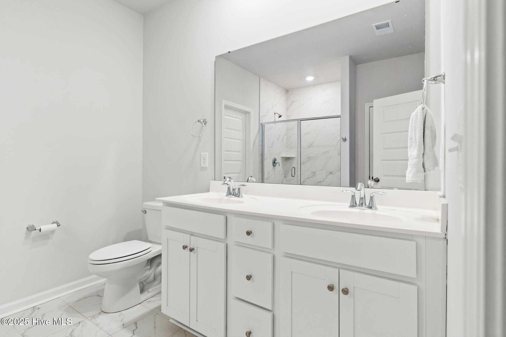 100495537 | Photo 23