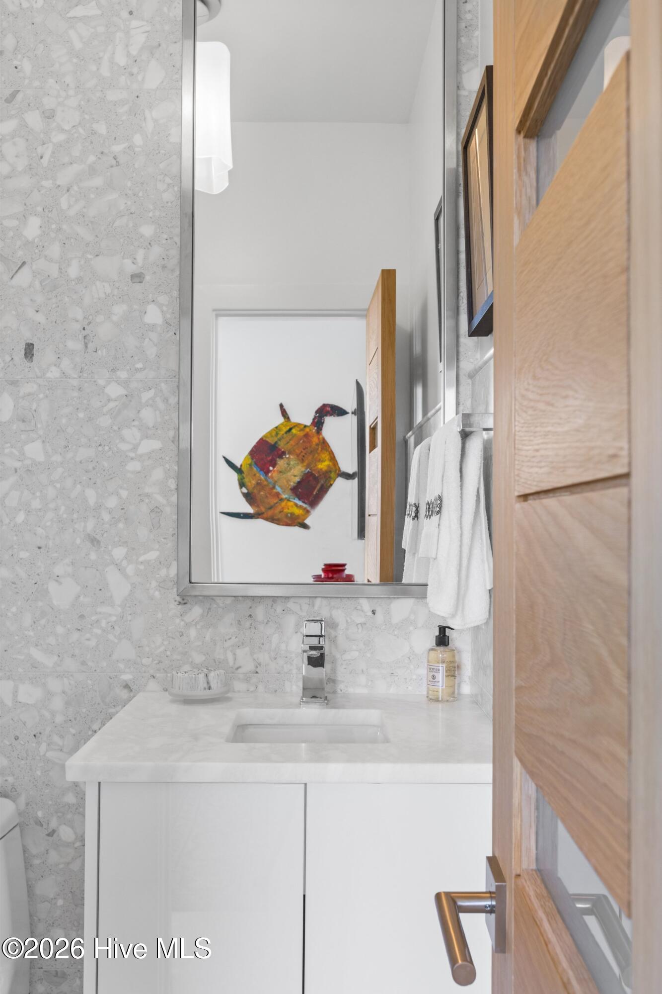 100560851 | Photo 49