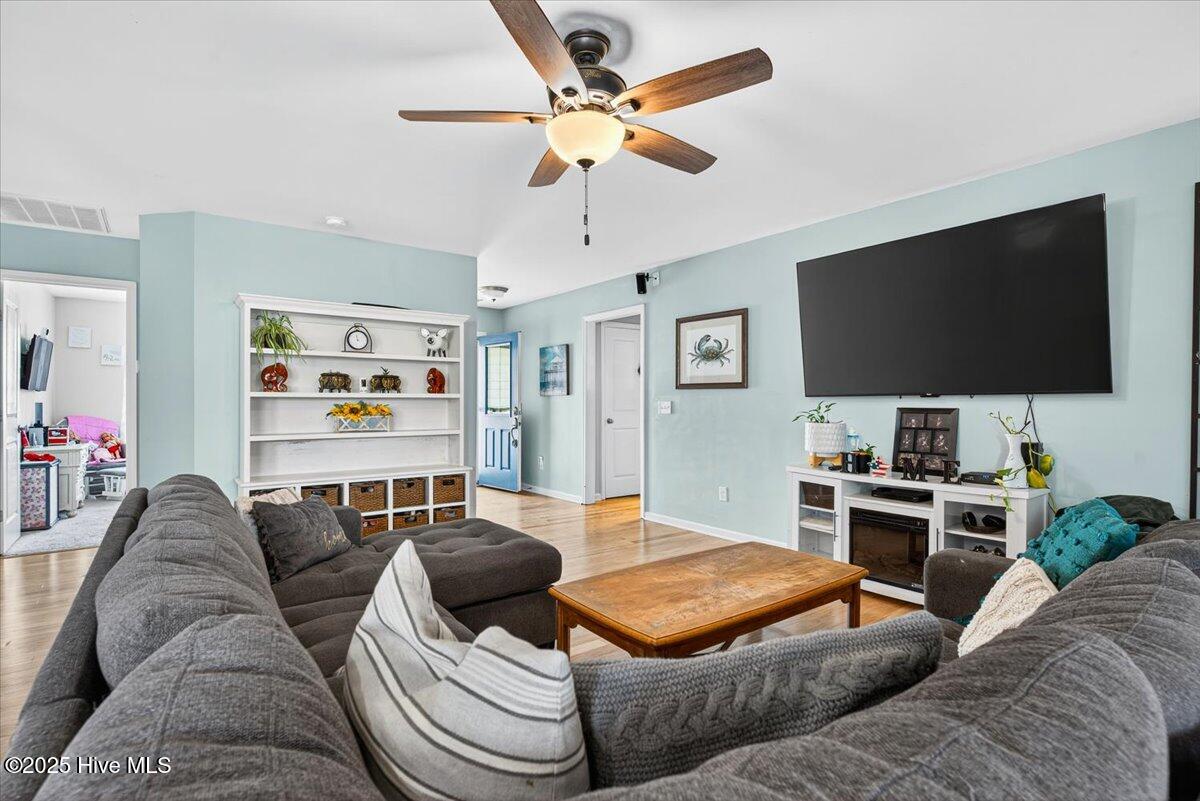 100518227 | Photo 11