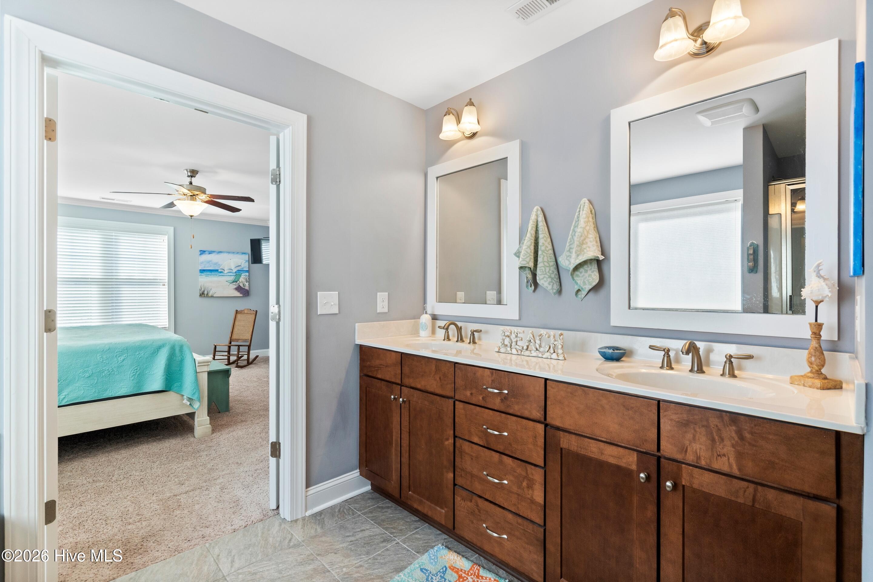 100549169 | Photo 32