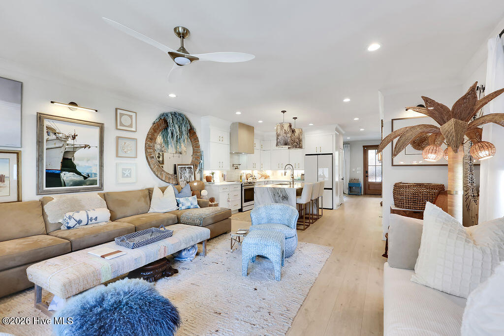 100549041 | Photo 24